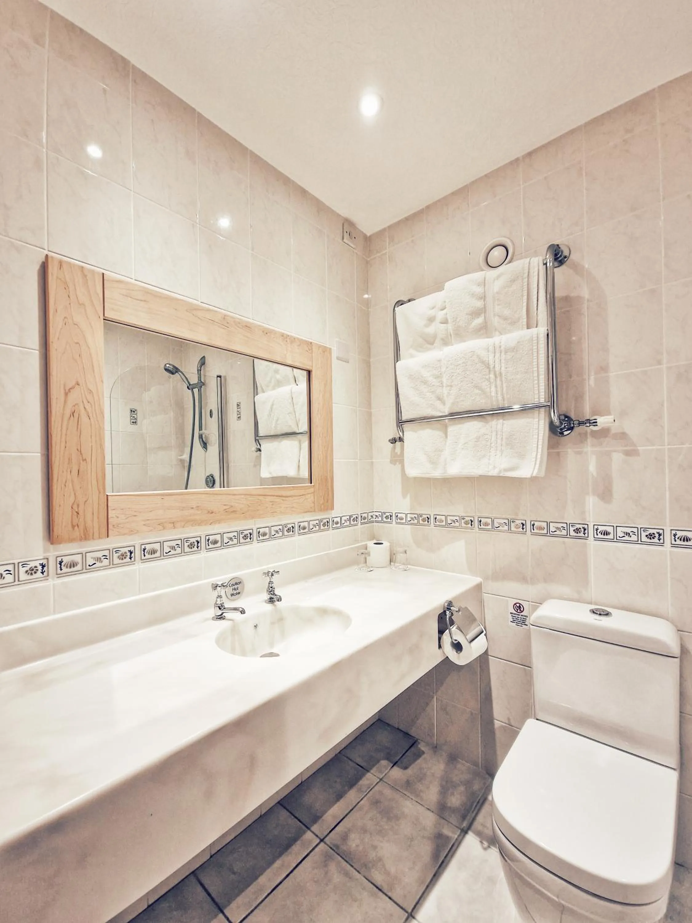 Bathroom in Swindon Blunsdon House Hotel, BW Premier Collection