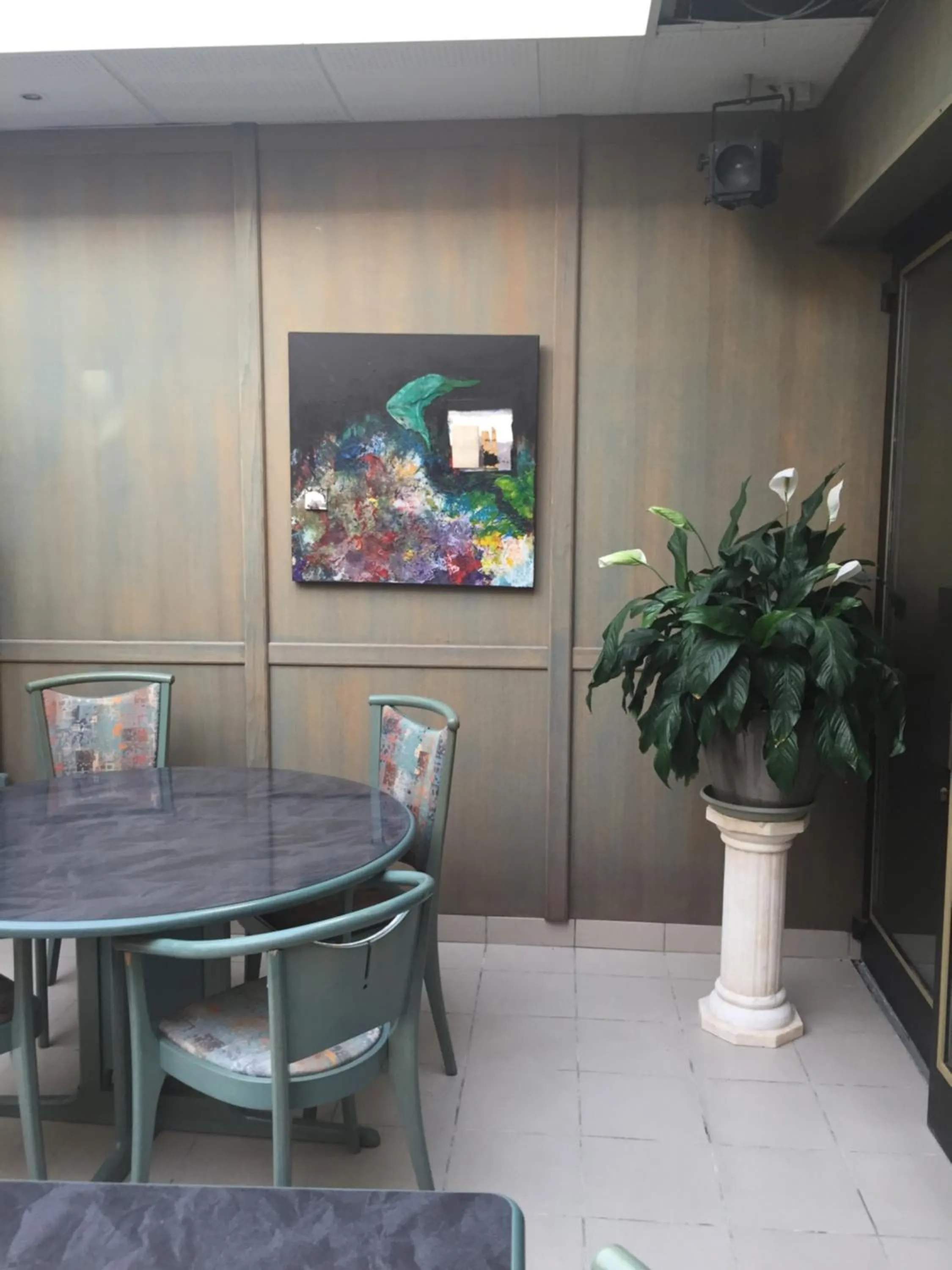 Restaurant/places to eat in Hôtel De La Mare -restaurant pour les clients sur réservation