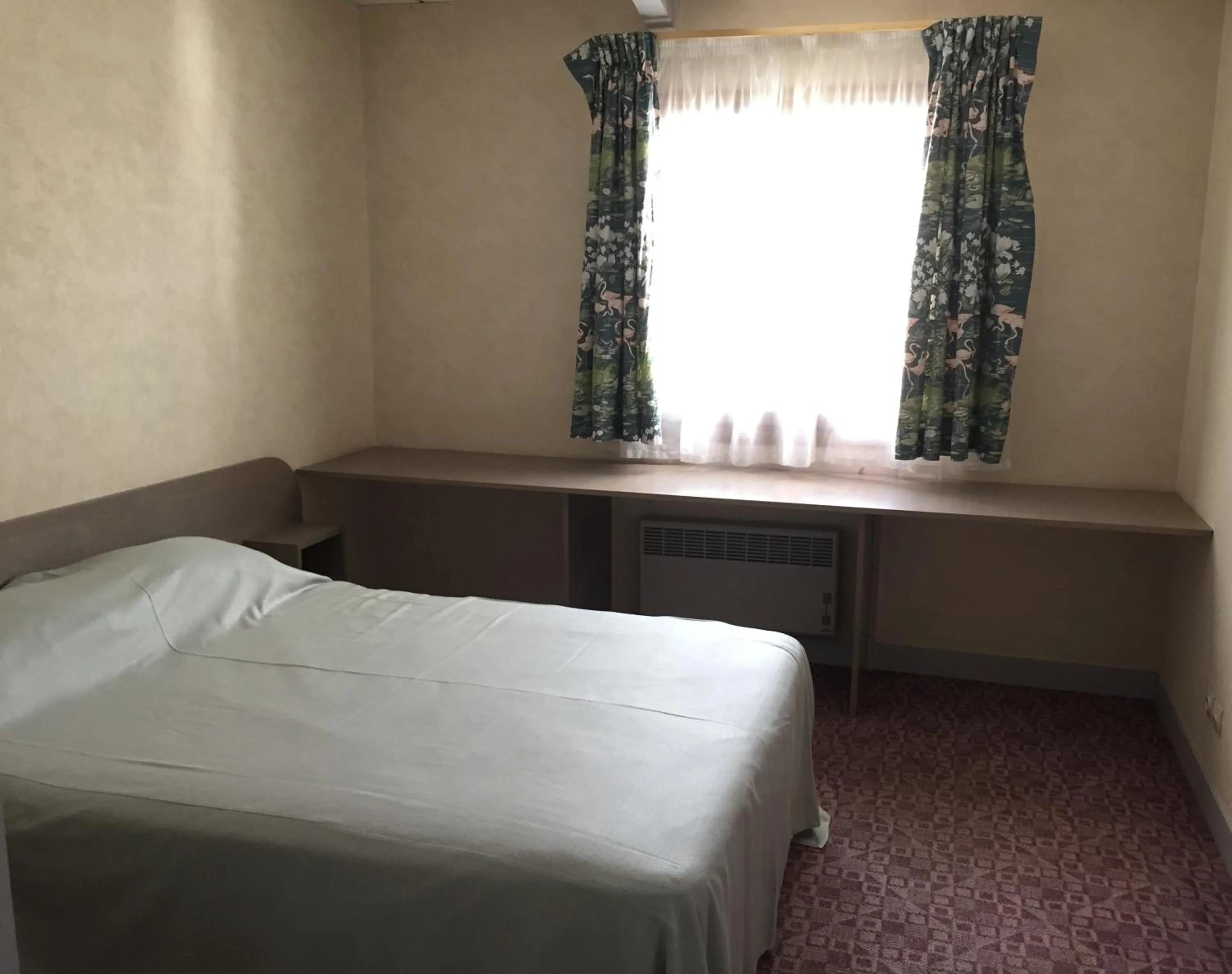 Bedroom, Bed in Hôtel De La Mare -restaurant pour les clients sur réservation