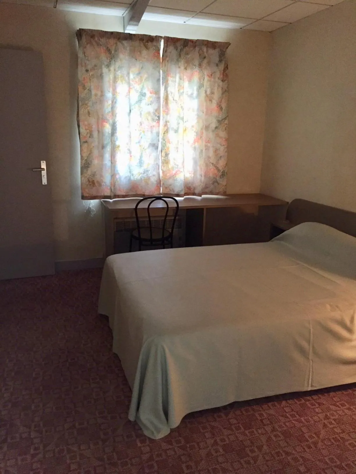 Bedroom, Bed in Hôtel De La Mare -restaurant pour les clients sur réservation