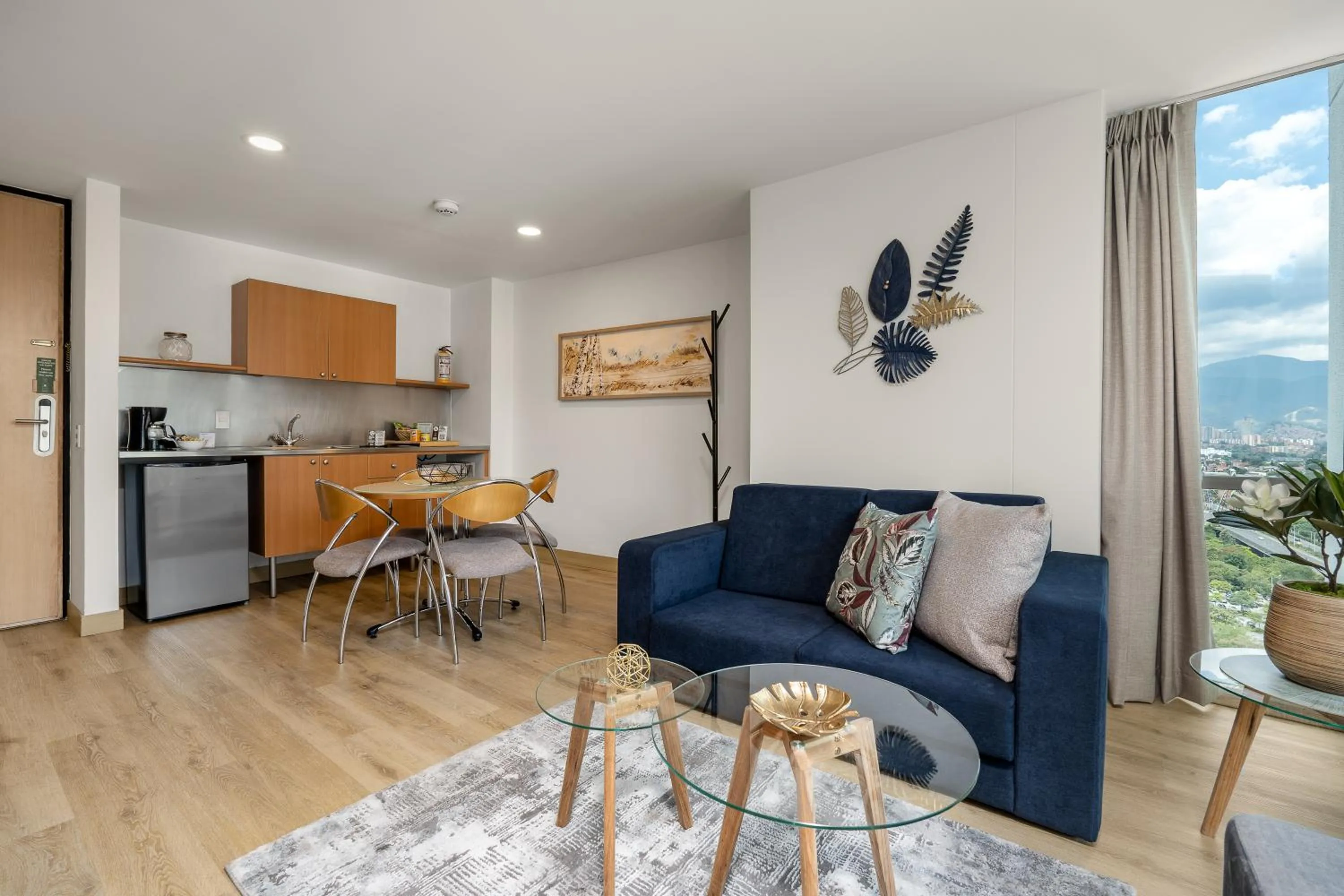 Seating area in Novelty Suites Hotel - Oviedo Mall