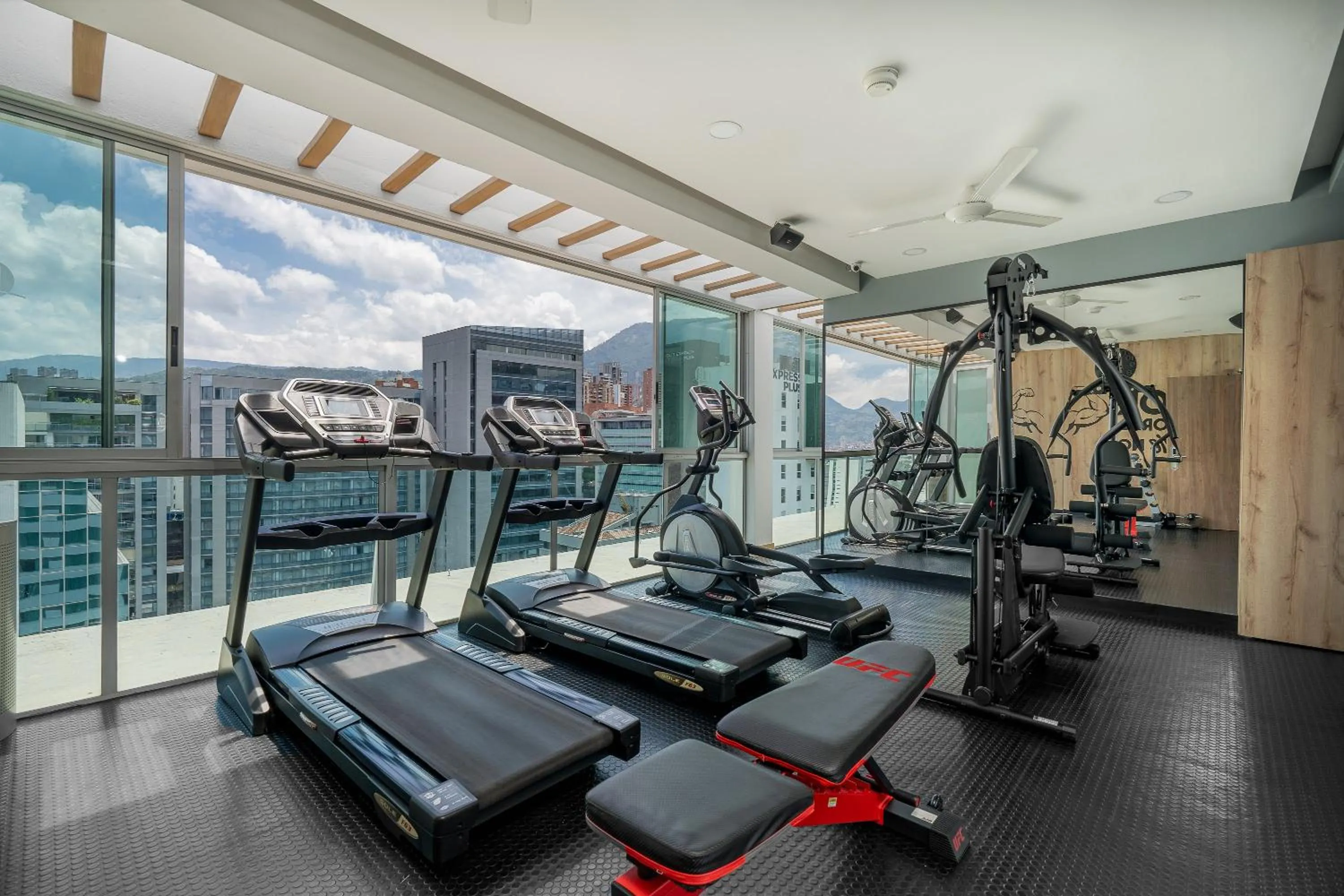 Fitness centre/facilities in Novelty Suites Hotel - Oviedo Mall