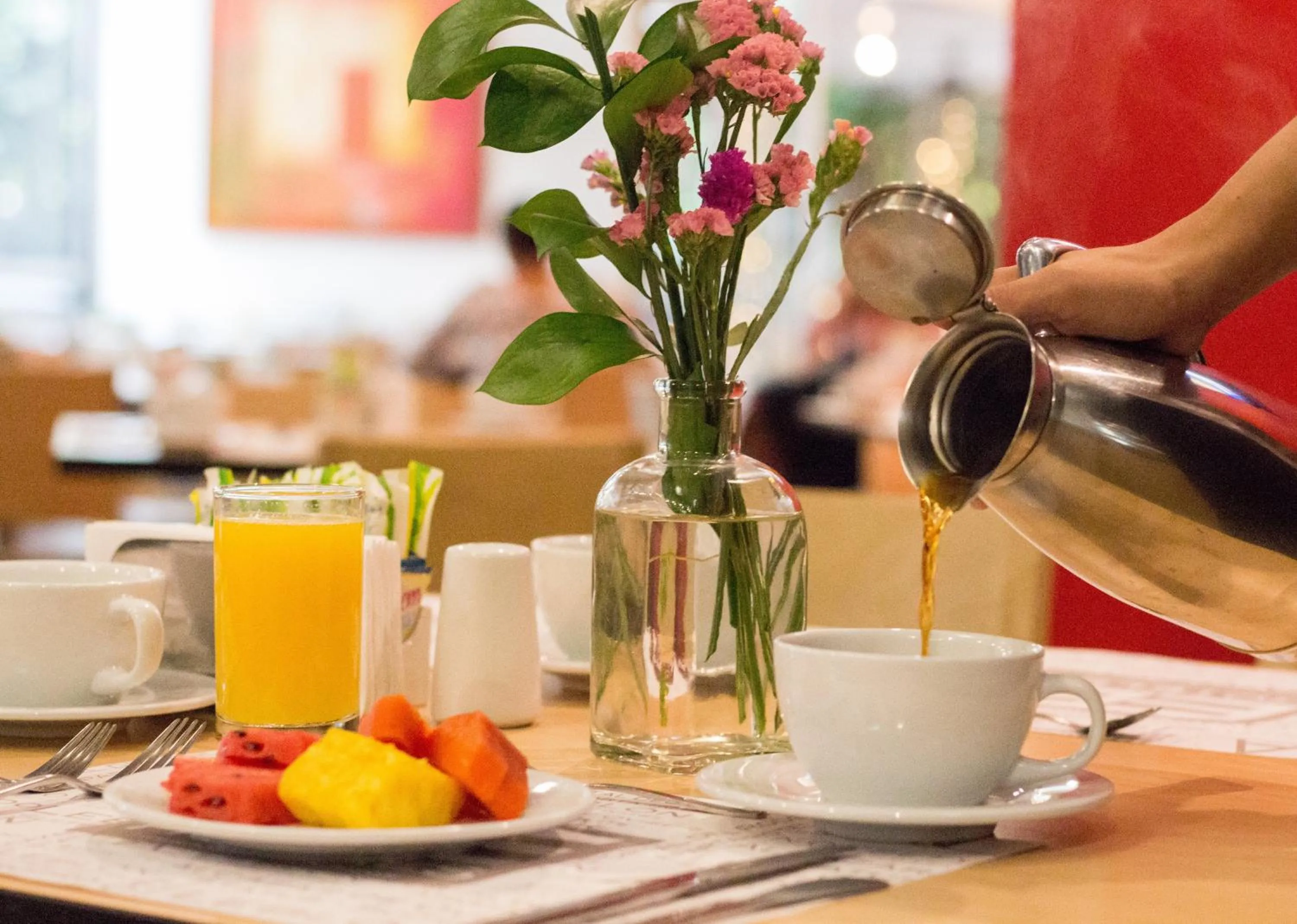 Restaurant/places to eat in Novelty Suites Hotel - Oviedo Mall