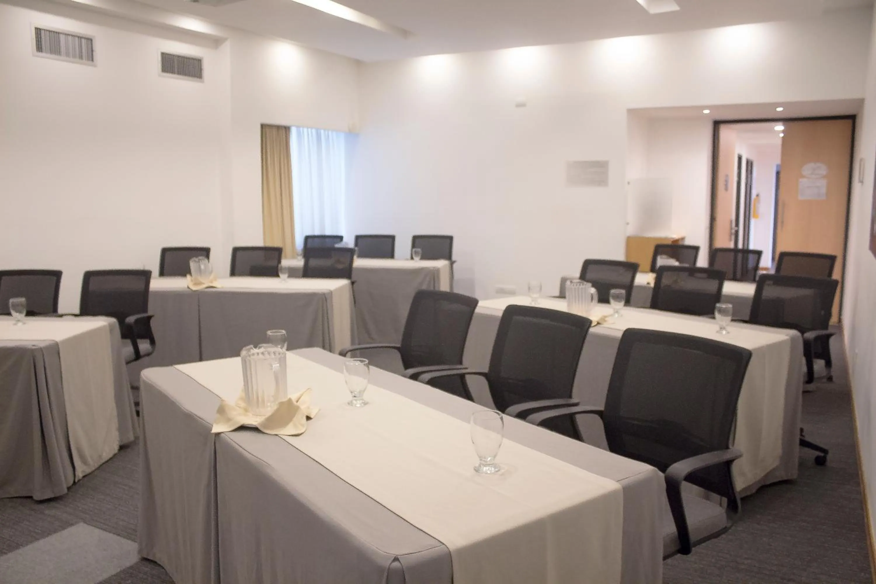 Meeting/conference room in Novelty Suites Hotel - Oviedo Mall