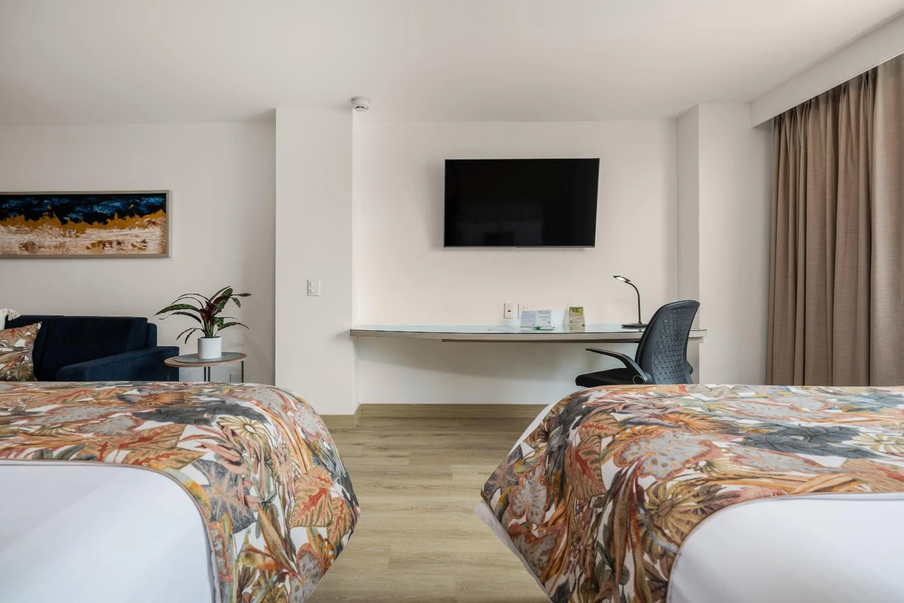 Bed in Novelty Suites Hotel - Oviedo Mall