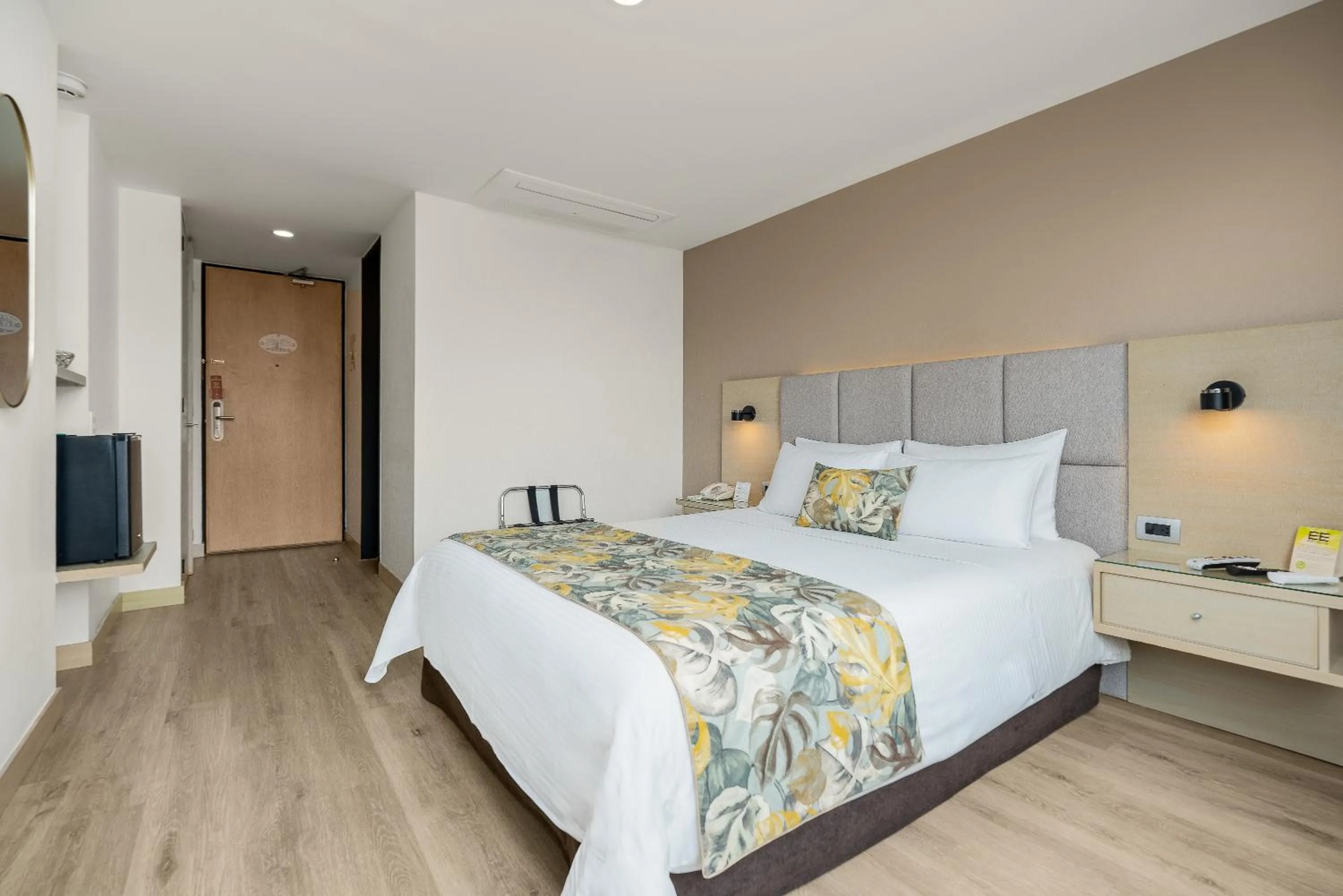 Bed in Novelty Suites Hotel - Oviedo Mall