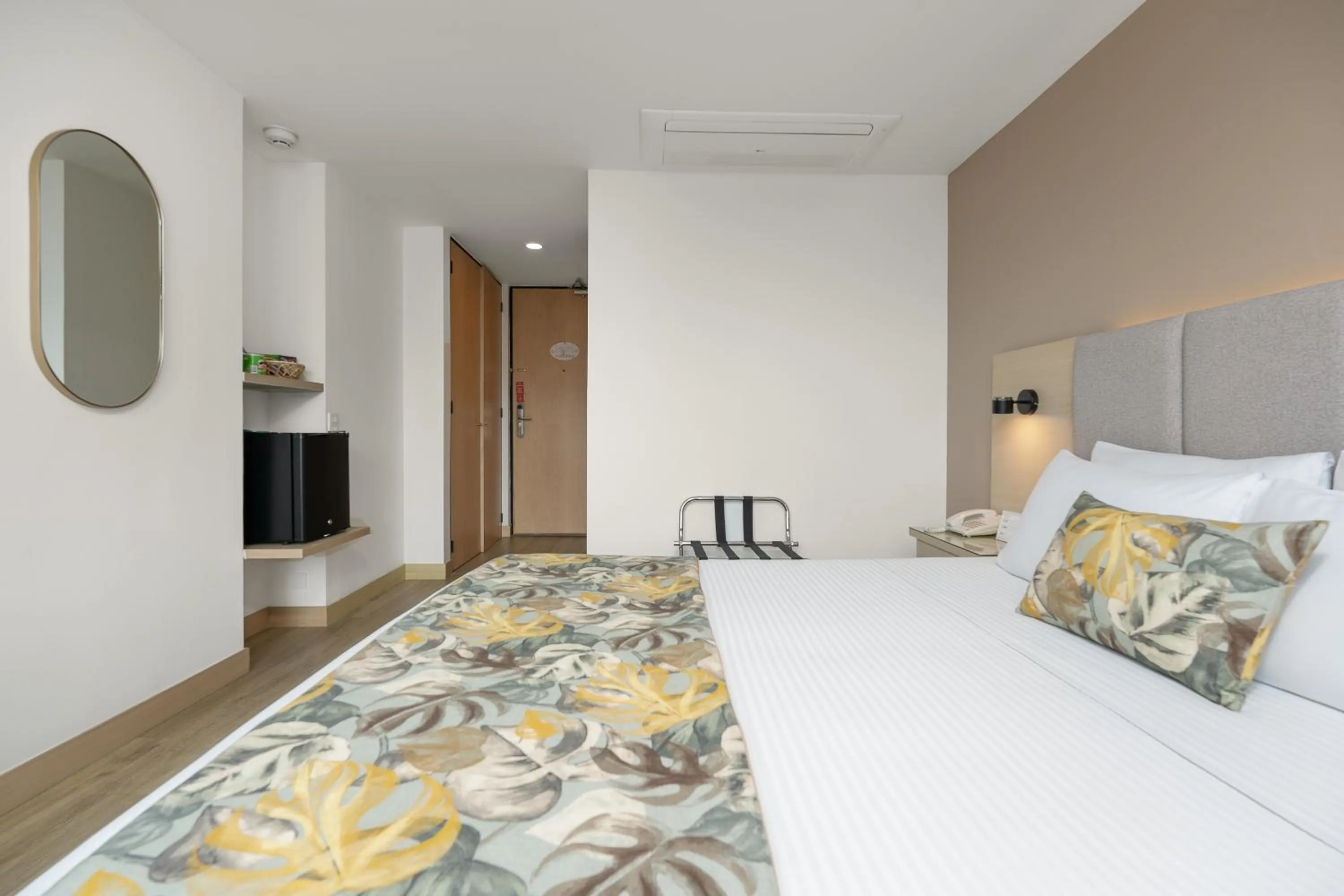 Bed in Novelty Suites Hotel - Oviedo Mall