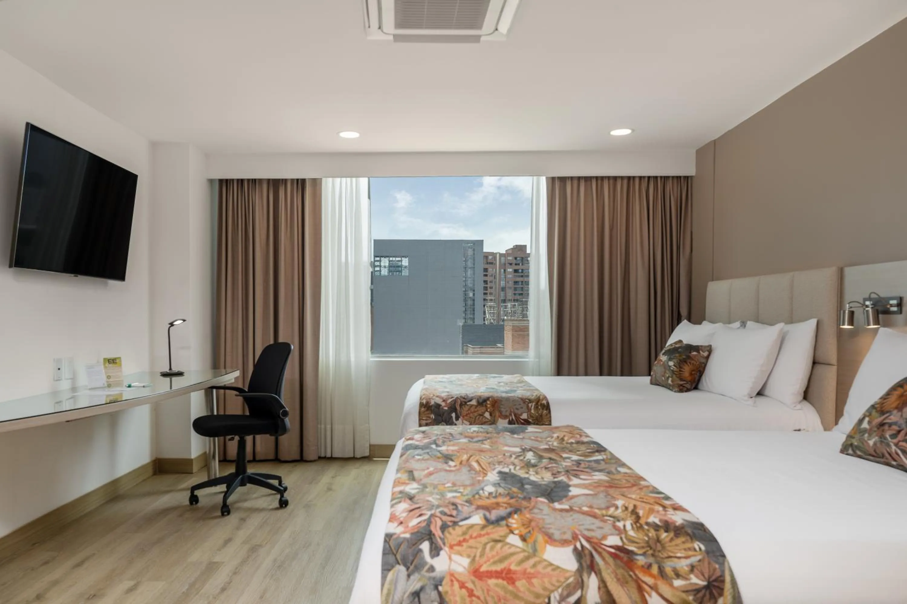 Bed in Novelty Suites Hotel - Oviedo Mall