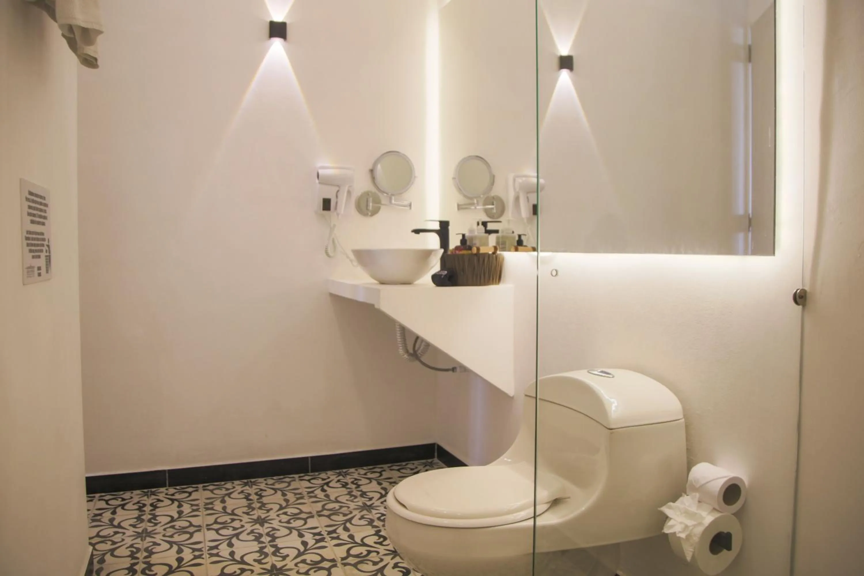 Shower in Casa Verde Boutique Hotel