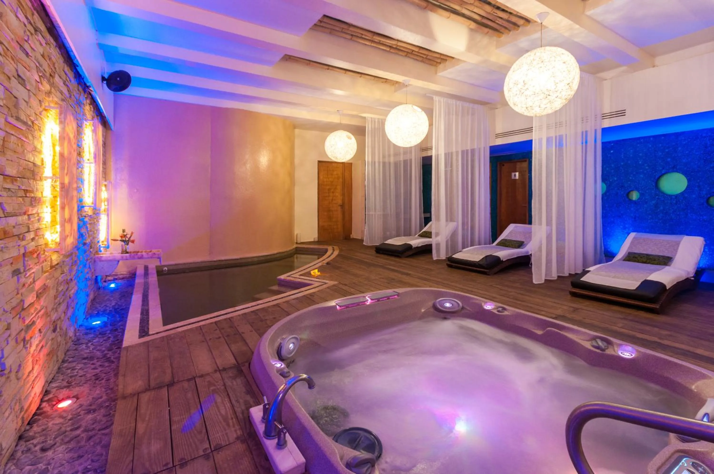 Hot Tub in Artisan Playa Esmeralda Family Beach Hotel