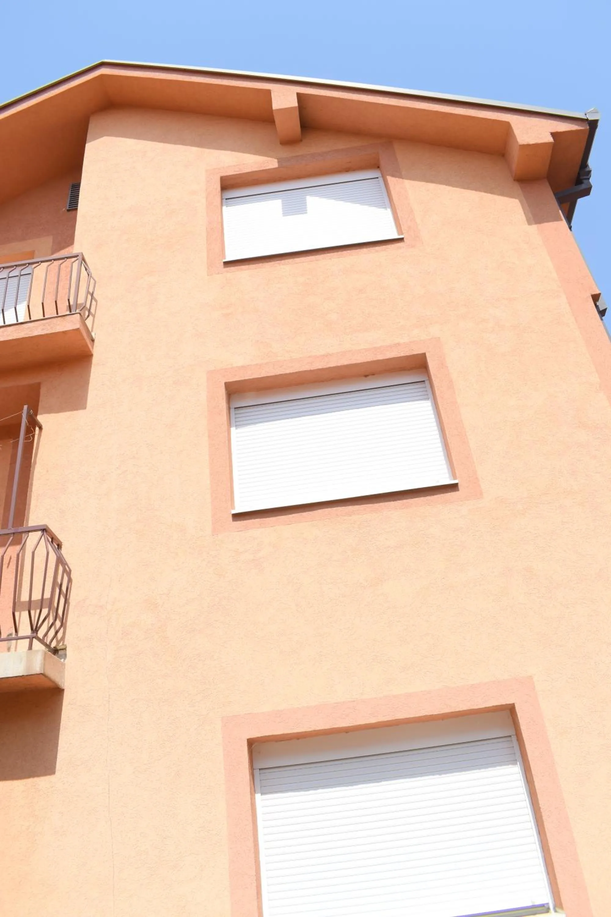 Three-Bedroom Apartment in Apartments Holiday
