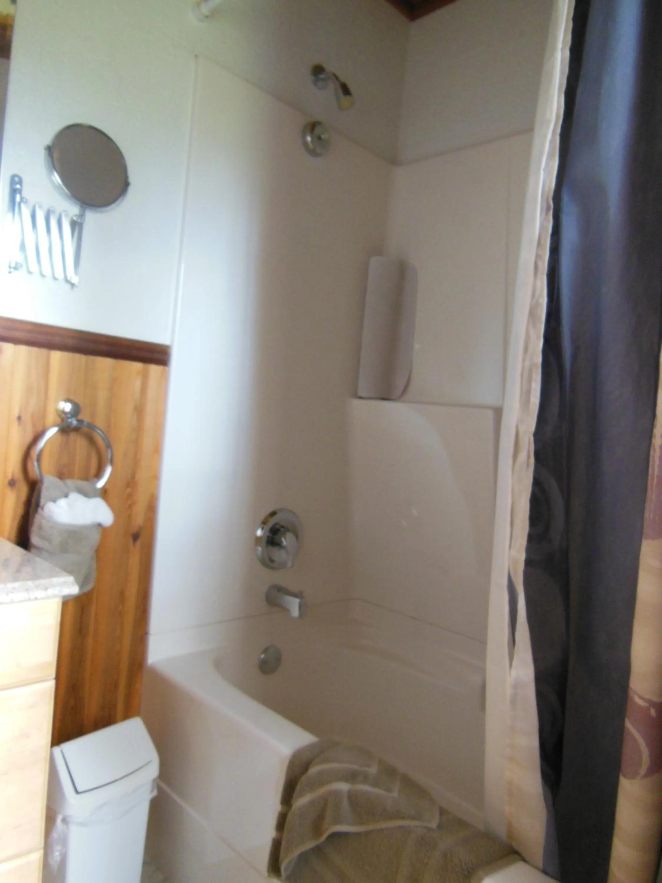 Bathroom in Blue Grouse Country Inn