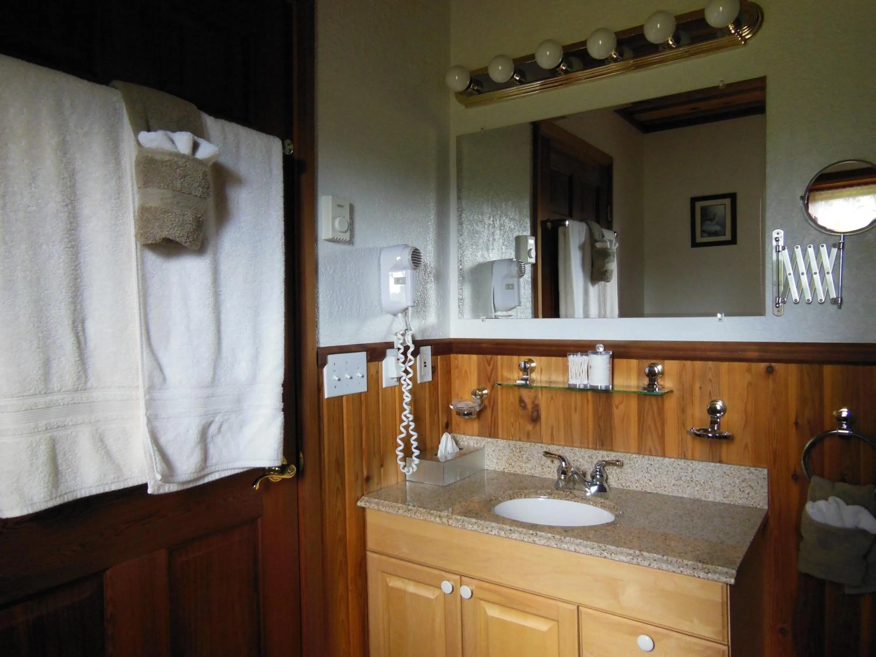 Bathroom in Blue Grouse Country Inn