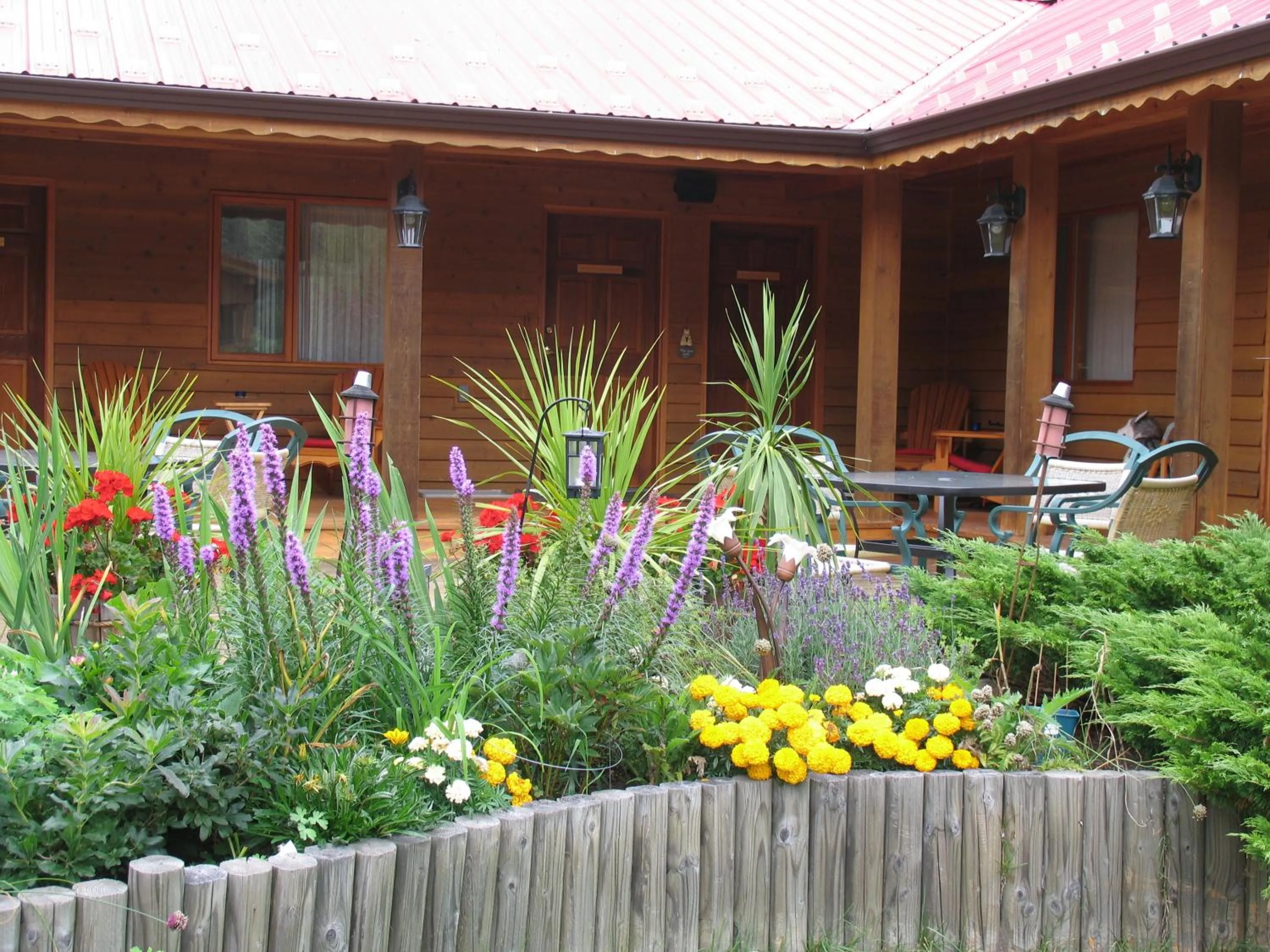 Garden in Blue Grouse Country Inn