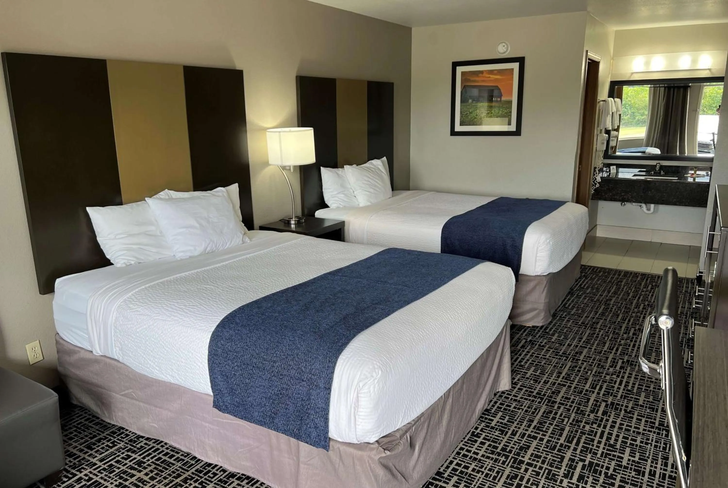 Photo of the whole room, Bed in Days Inn by Wyndham Grove
