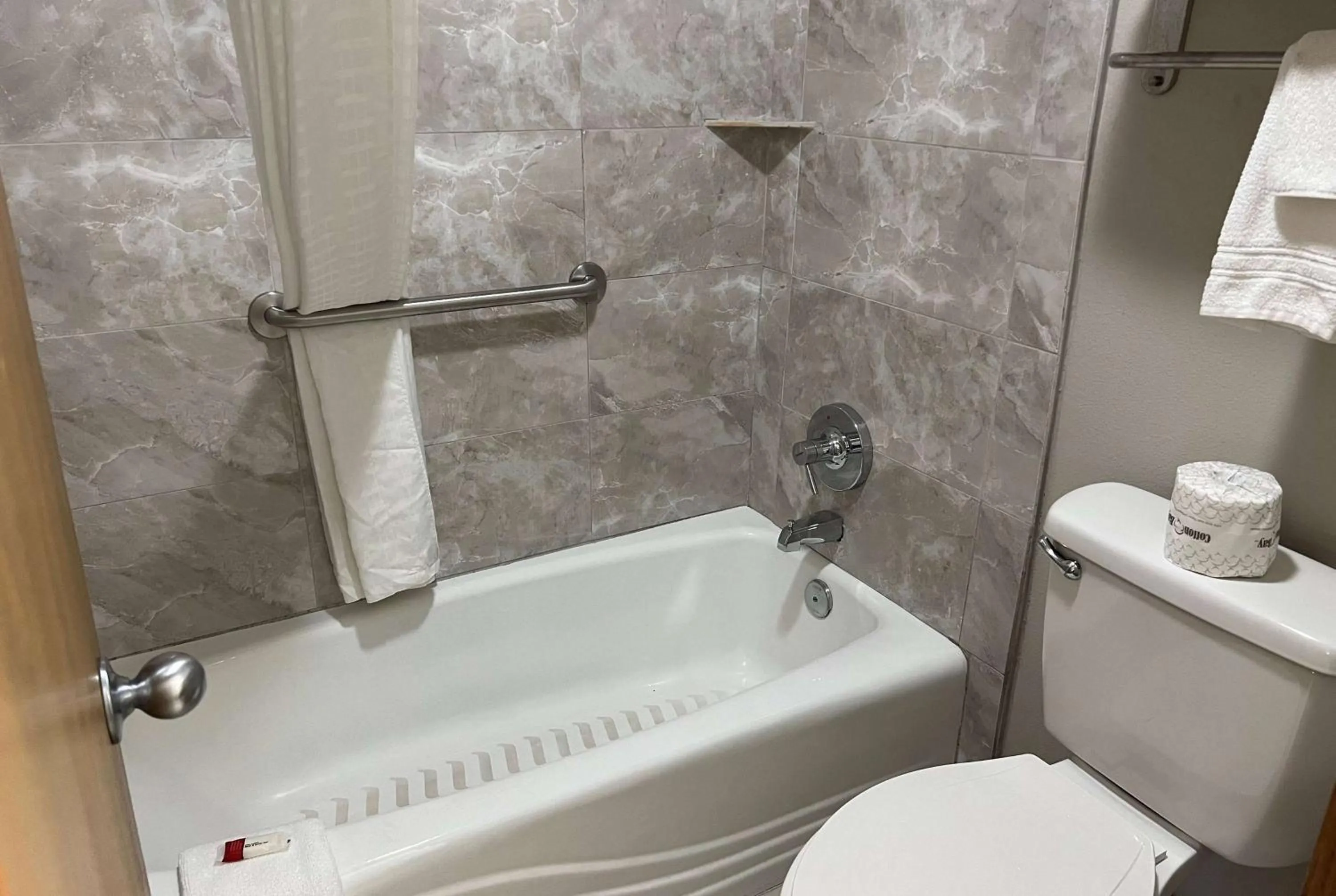 Bathroom in Days Inn by Wyndham Grove