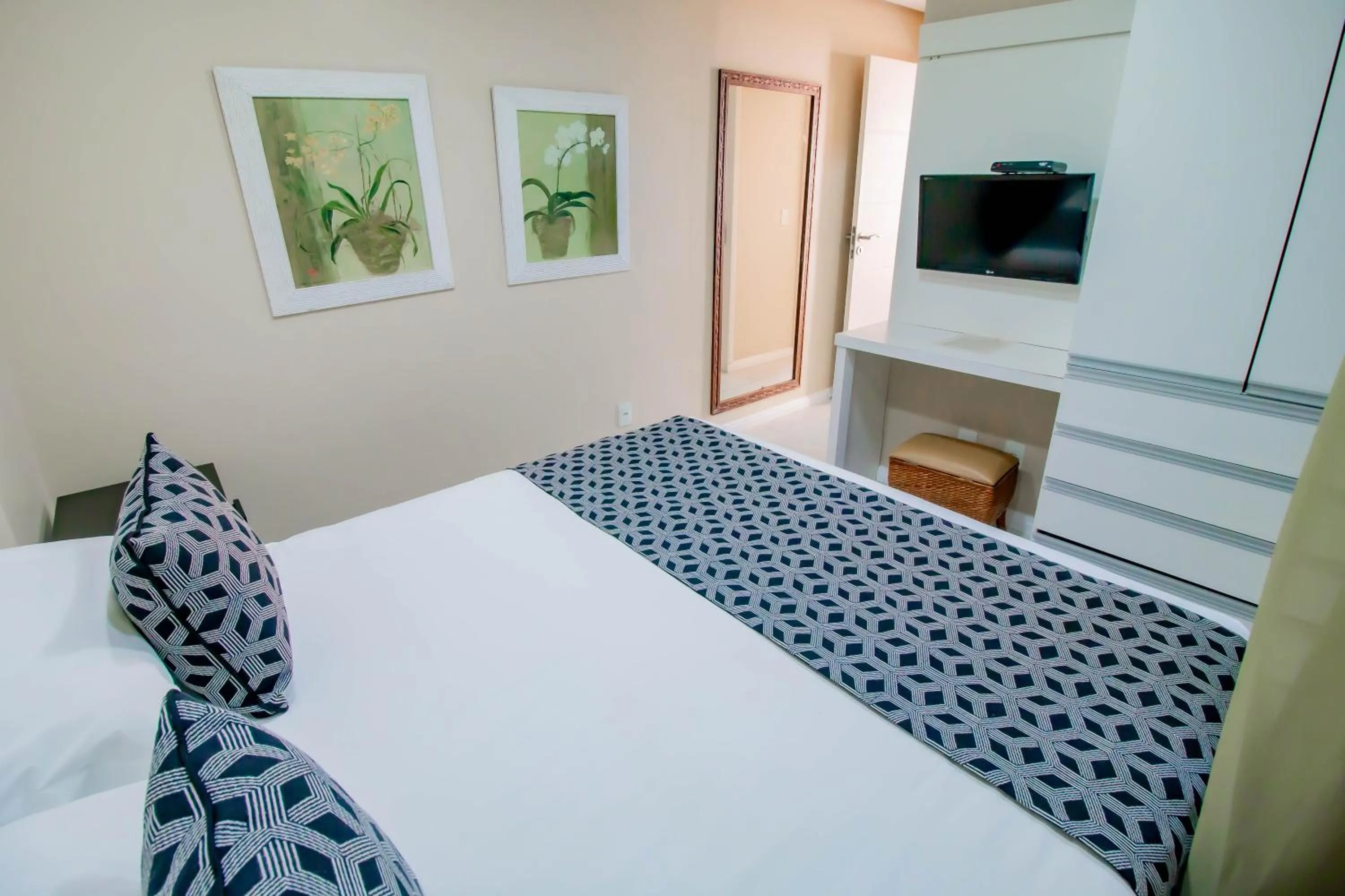 Photo of the whole room, Bed in Flat Pietra