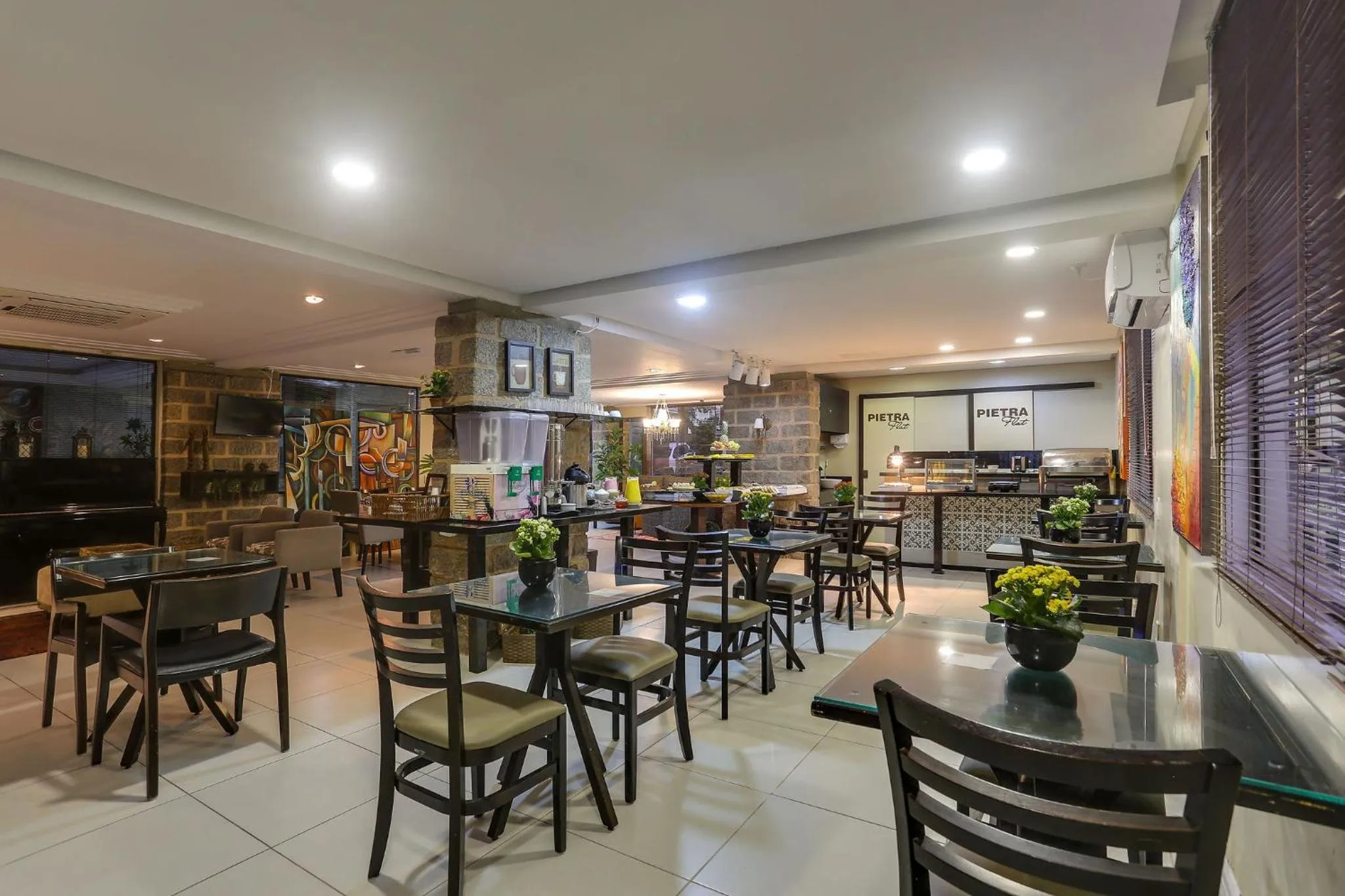 Restaurant/places to eat in Flat Pietra