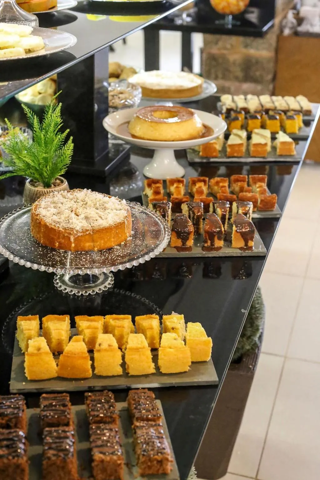 Breakfast in Flat Pietra