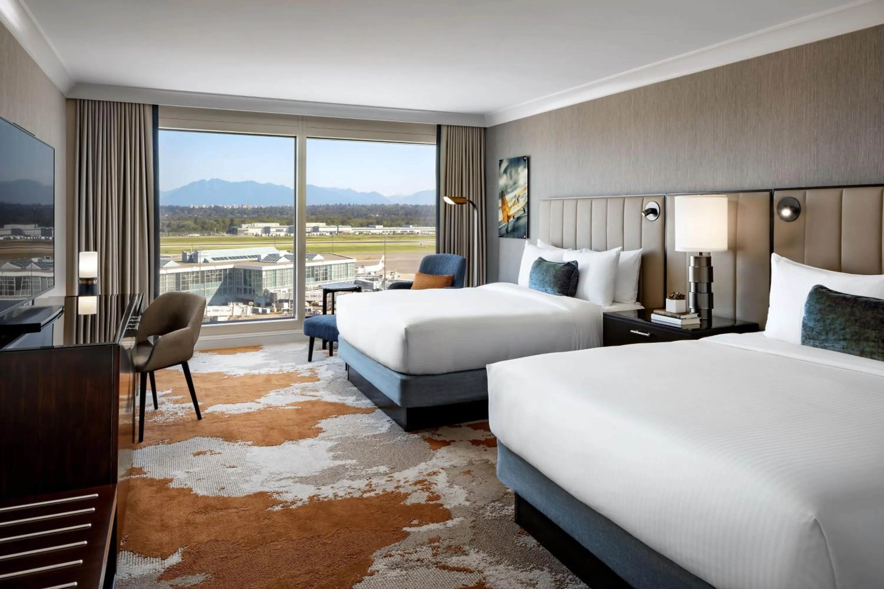 Photo of the whole room, Bed in Fairmont Vancouver Airport In-Terminal Hotel