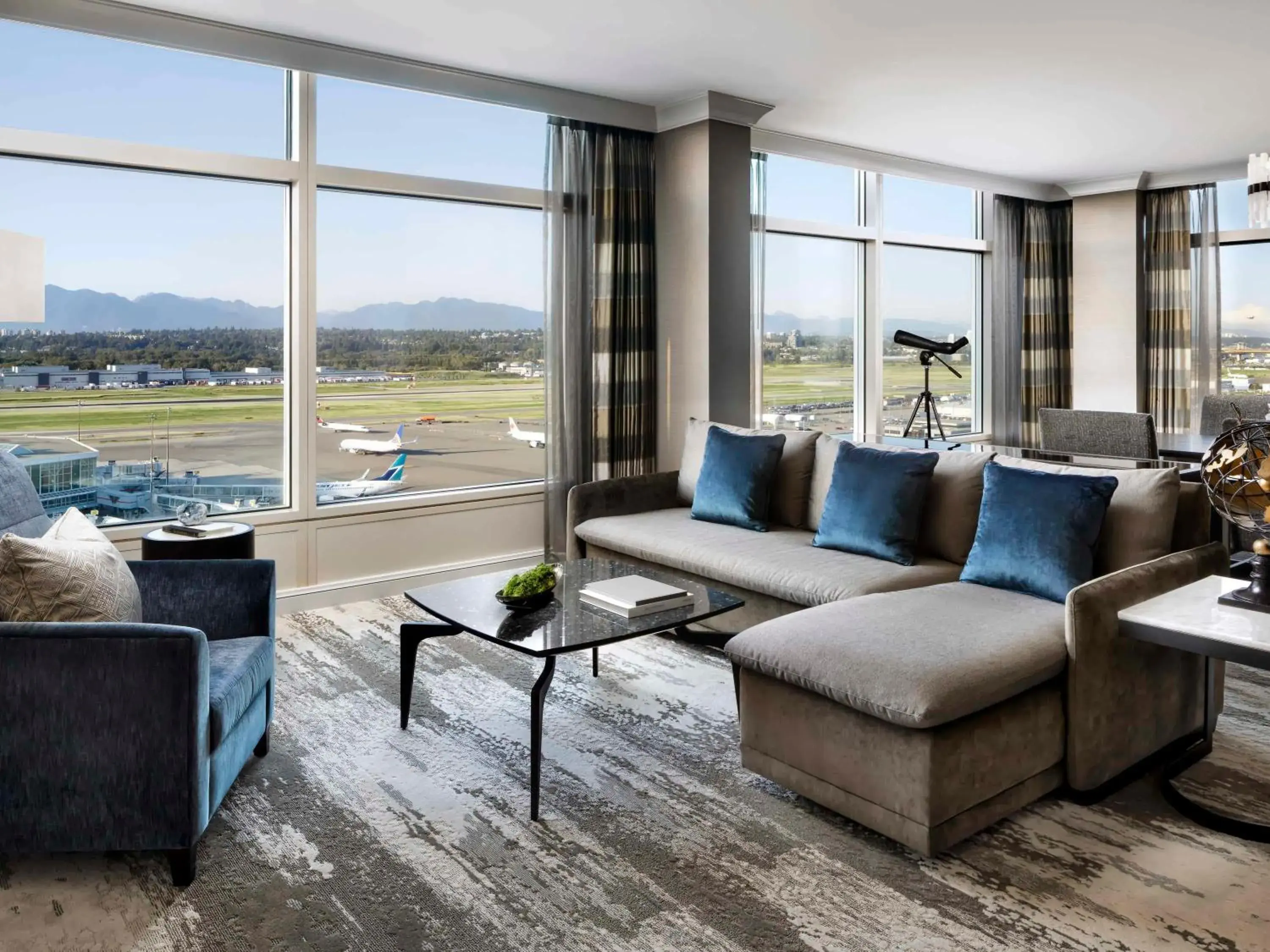 Fairmont Gold Signature One Bedroom Suite Runway View - Lounge Access in Fairmont Vancouver Airport In-Terminal Hotel Fairmont Gold Signature One Bedroom Suite Runway View - Lounge Access in Fairmont Vancouver Airport In-Terminal Hotel