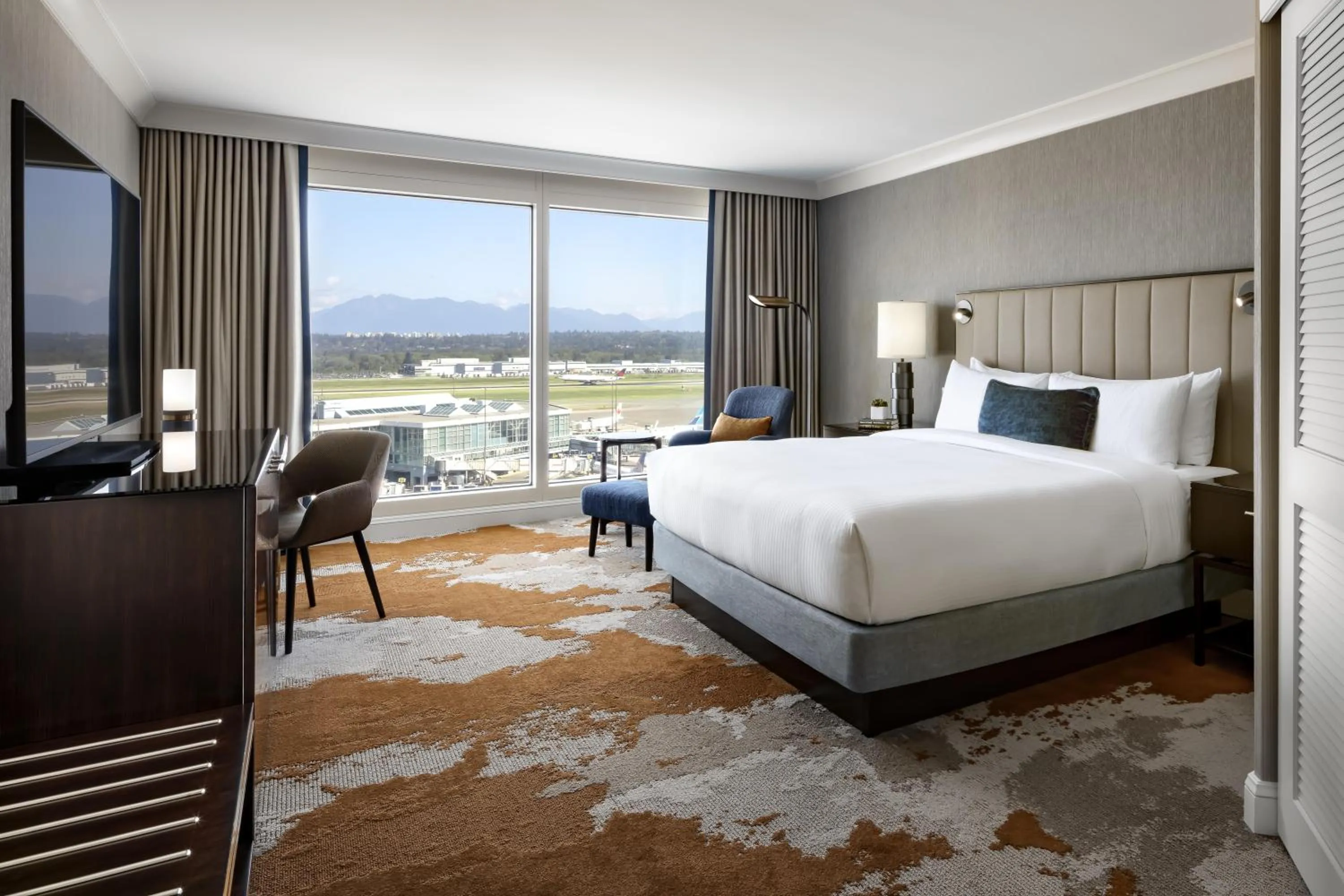 Bed in Fairmont Vancouver Airport In-Terminal Hotel