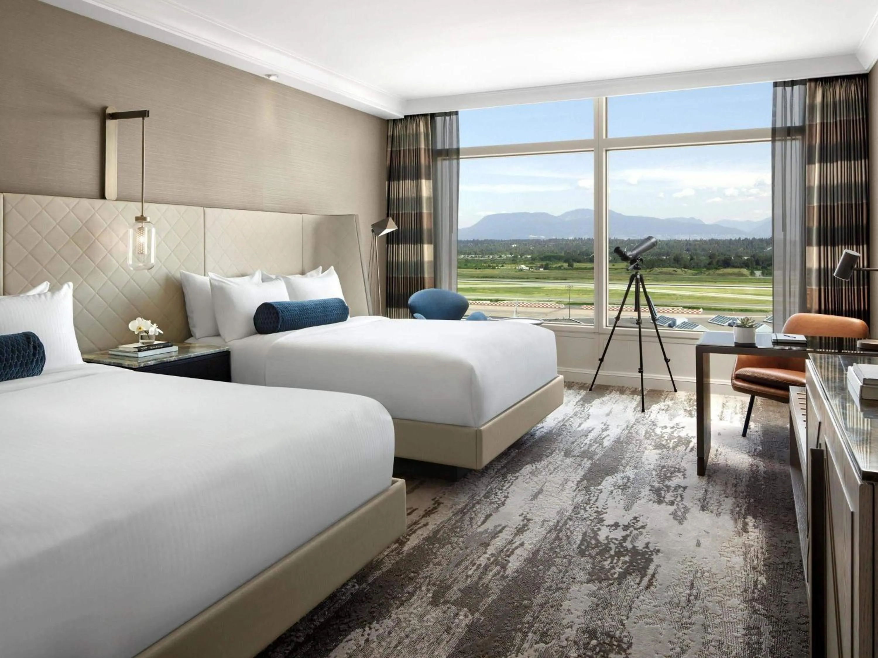 Bedroom, Bed in Fairmont Vancouver Airport In-Terminal Hotel