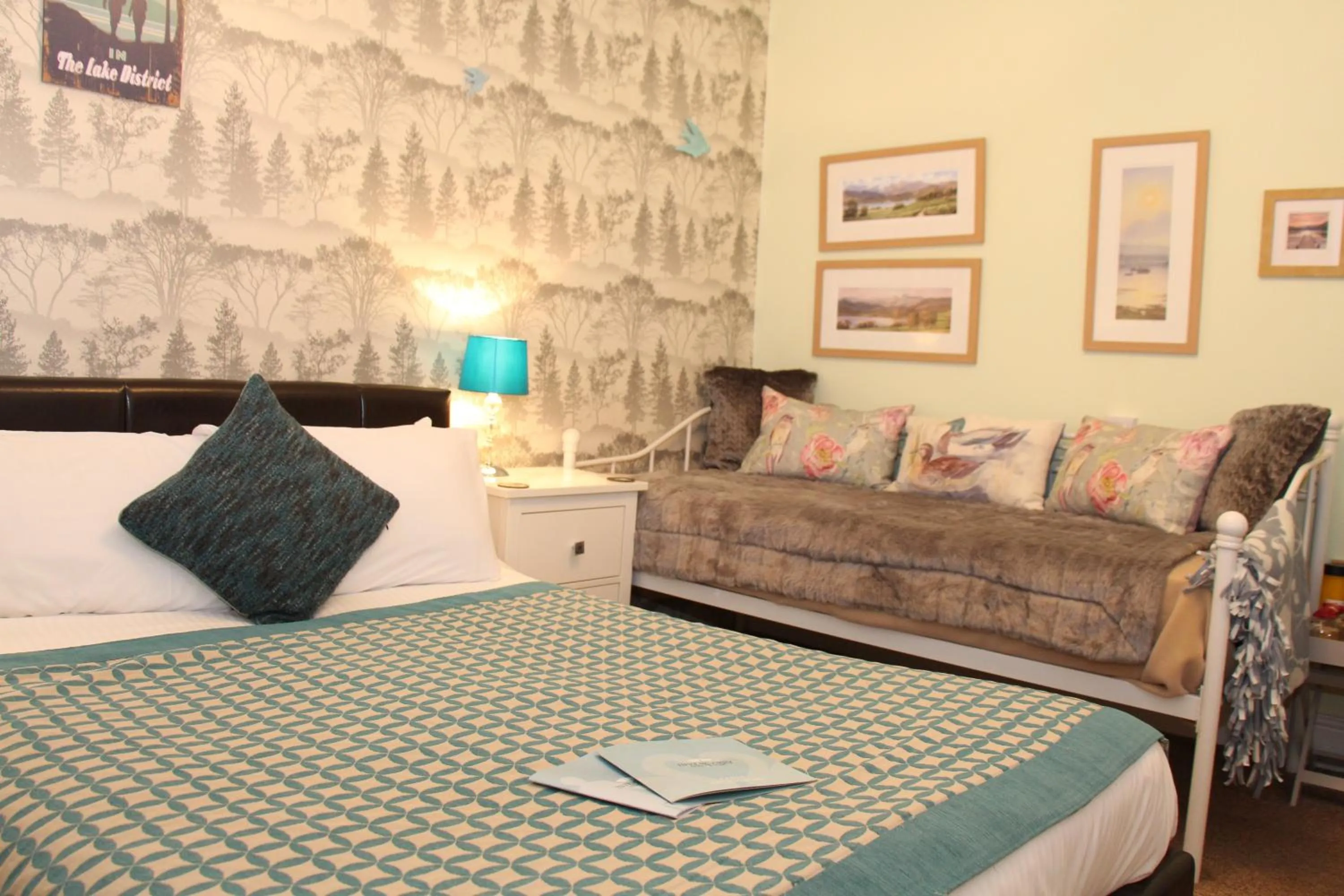 Seating area, Bed in Invergarry Room Only Guest House For Adults