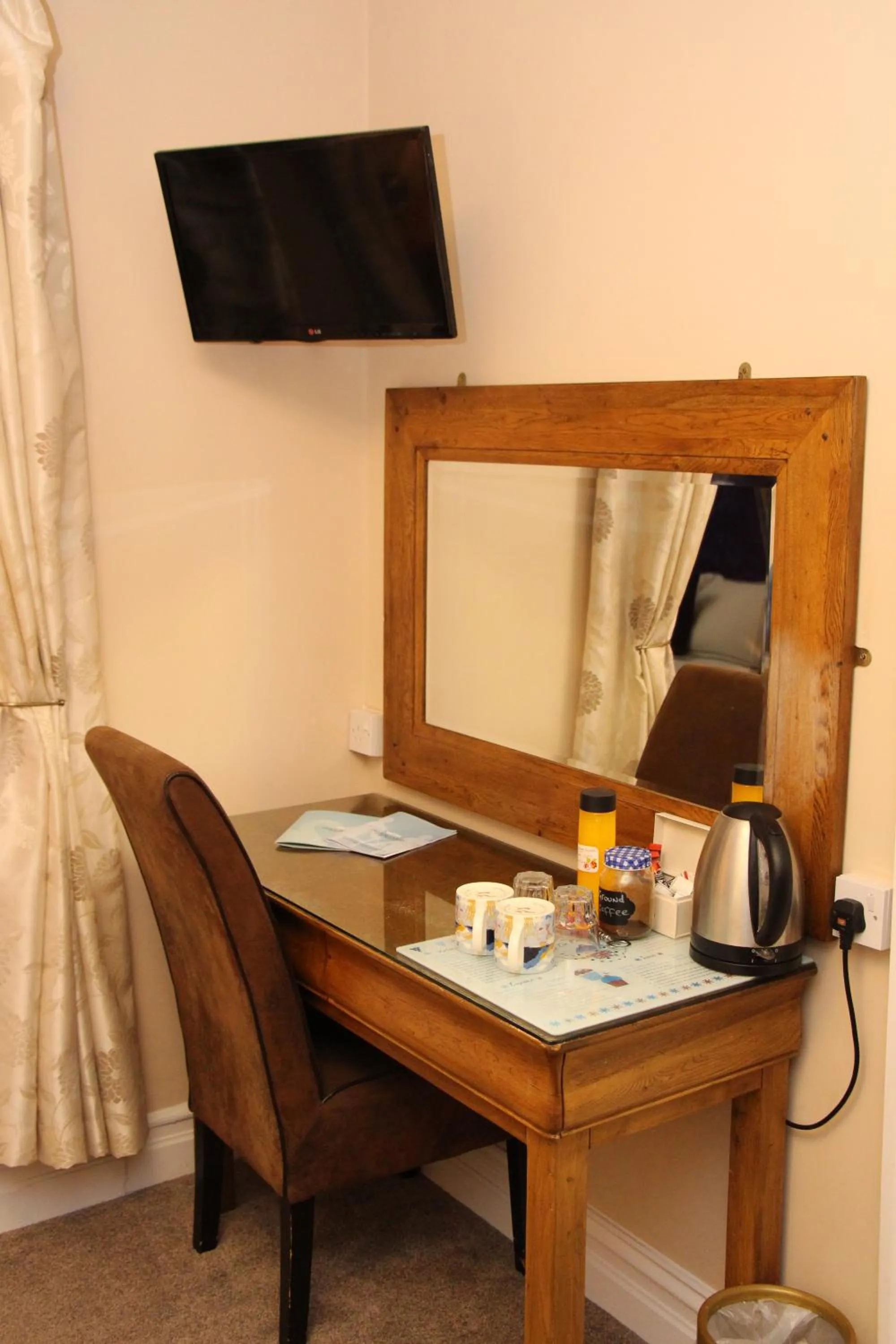 Drinks in Invergarry Room Only Guest House For Adults