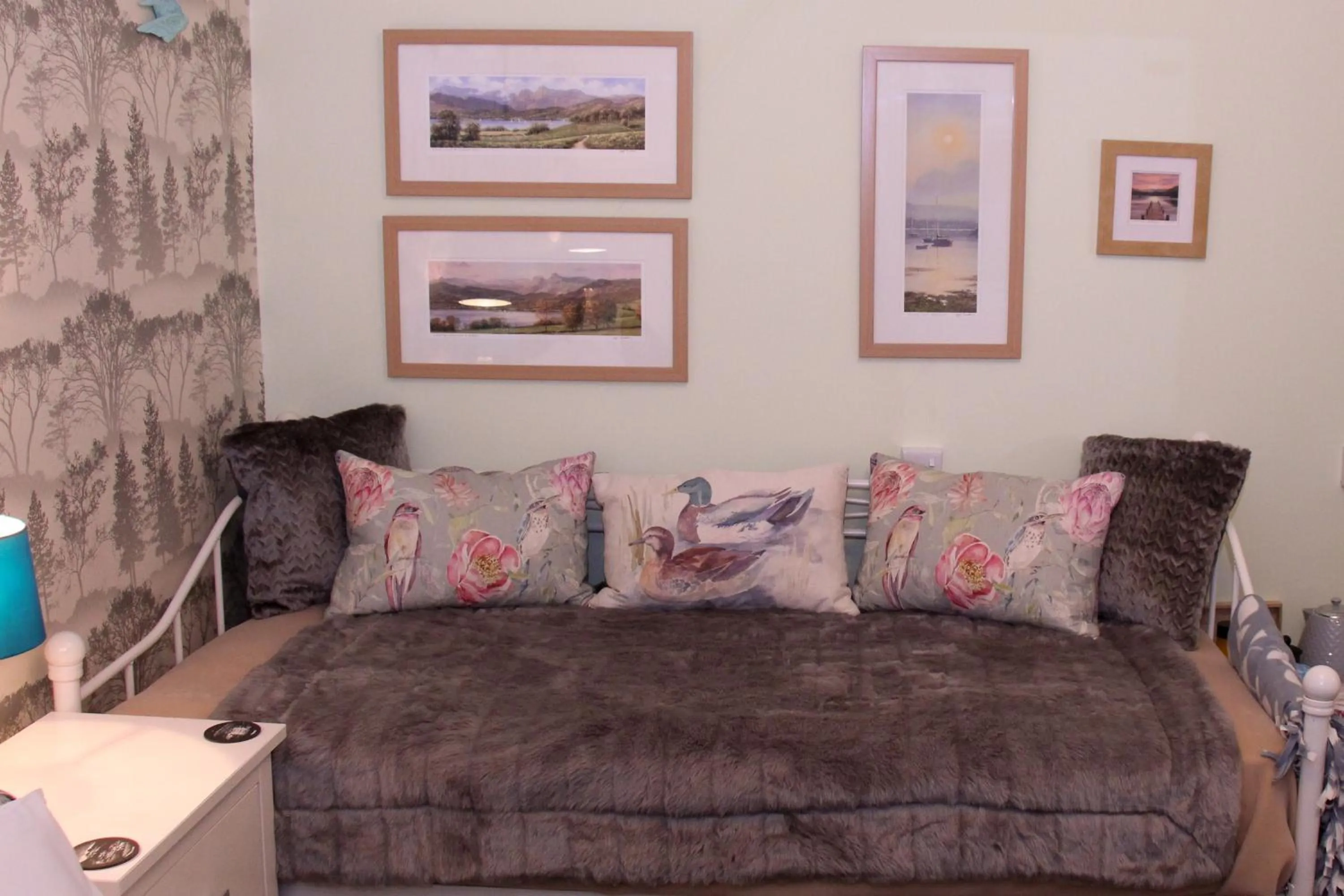 Seating area, Bed in Invergarry Room Only Guest House For Adults