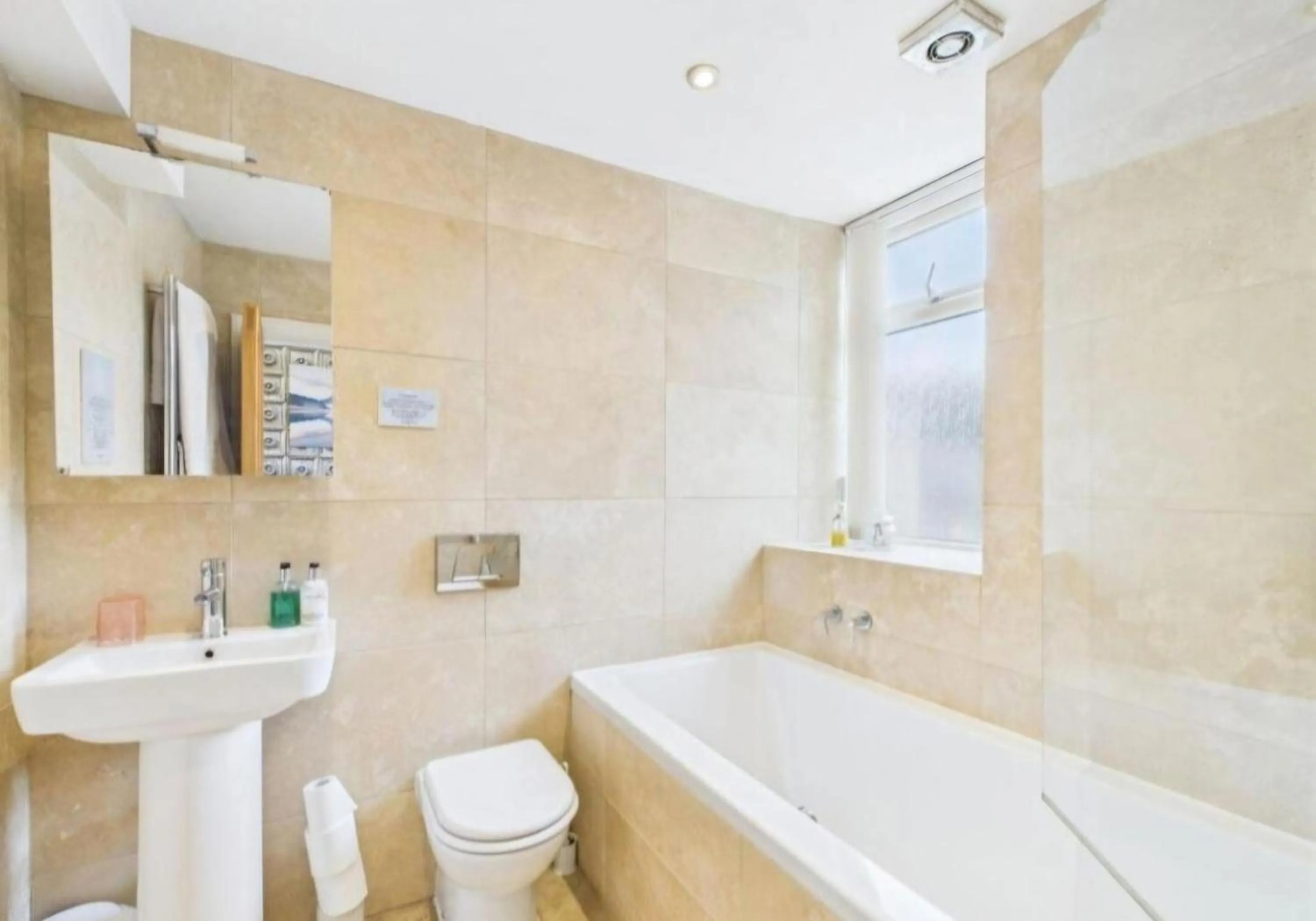 Bathroom in Invergarry Room Only Guest House For Adults