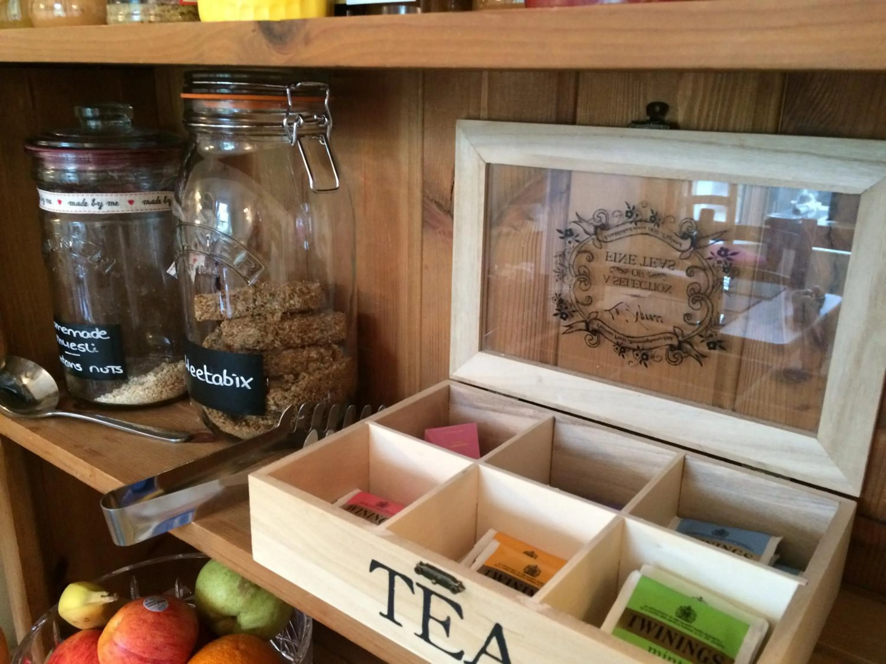 Food and drinks in Invergarry Room Only Guest House For Adults