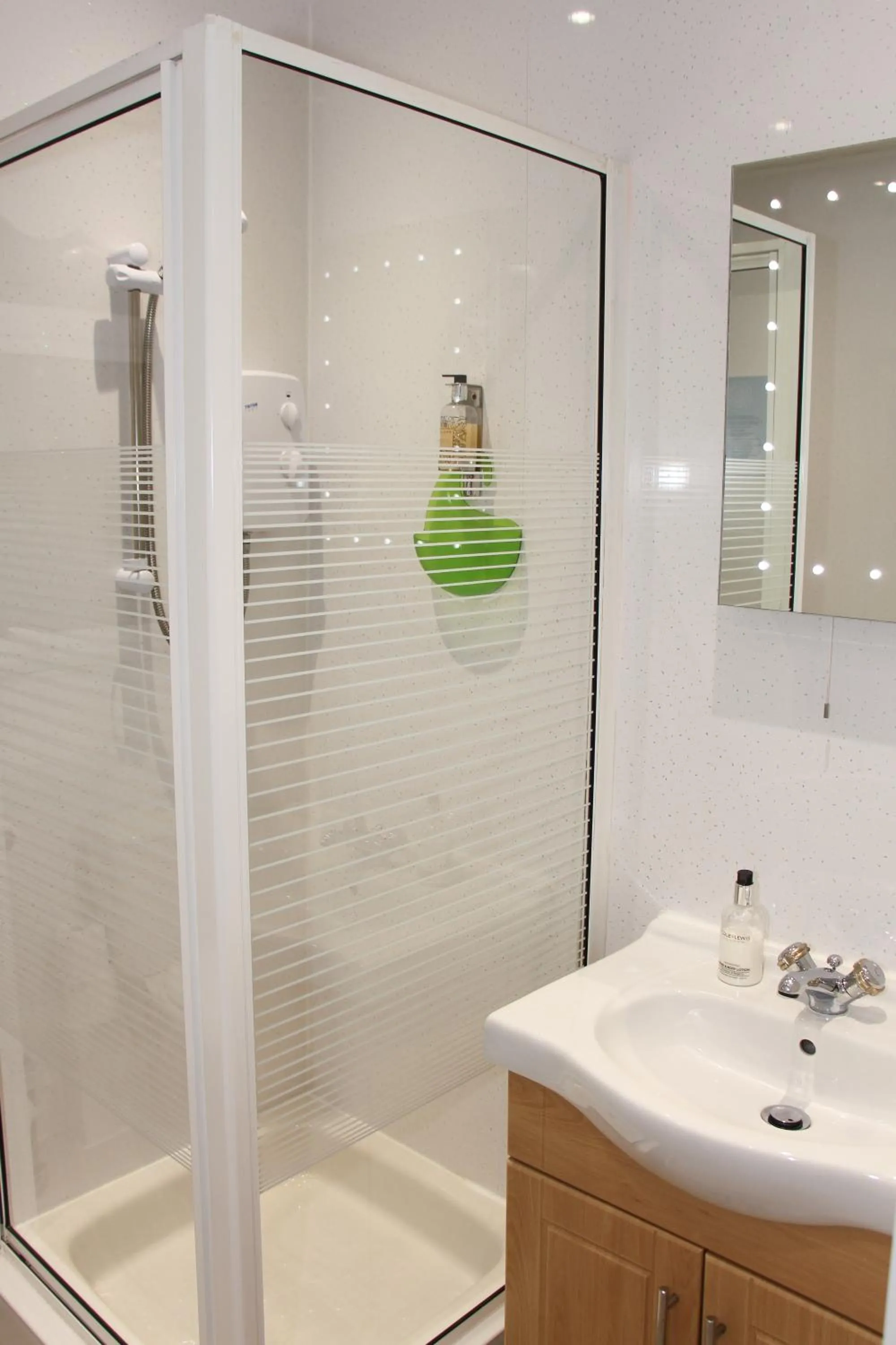 Bathroom in Invergarry Room Only Guest House For Adults