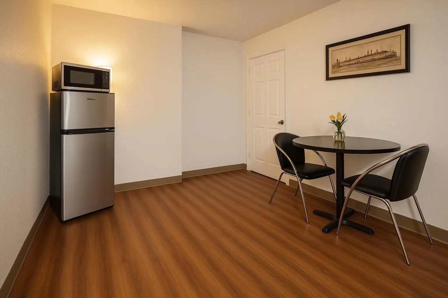 Dining area in Motel 6-Duluth, MN