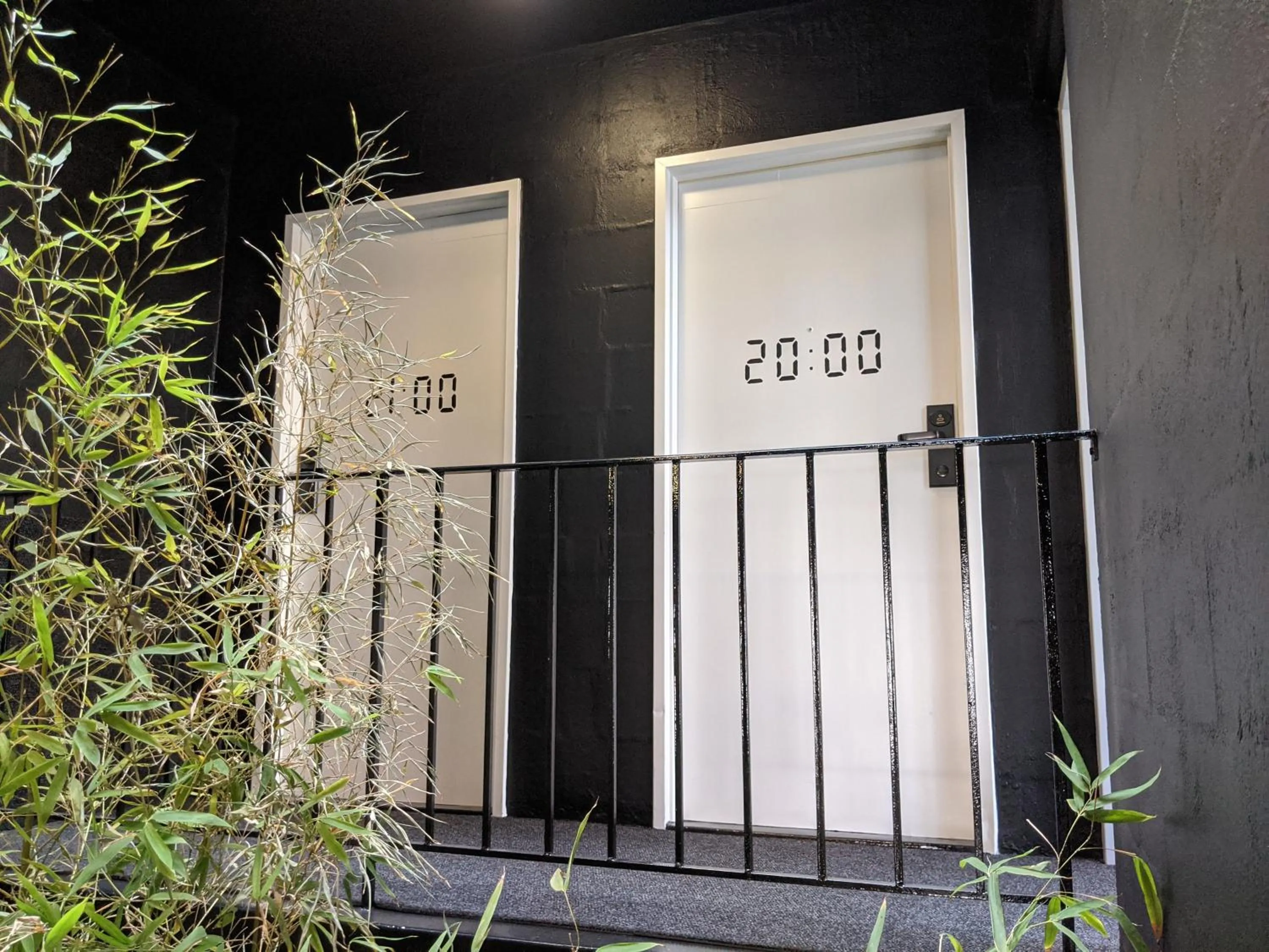 Property building in SoYa on Davis Apartment Hotel