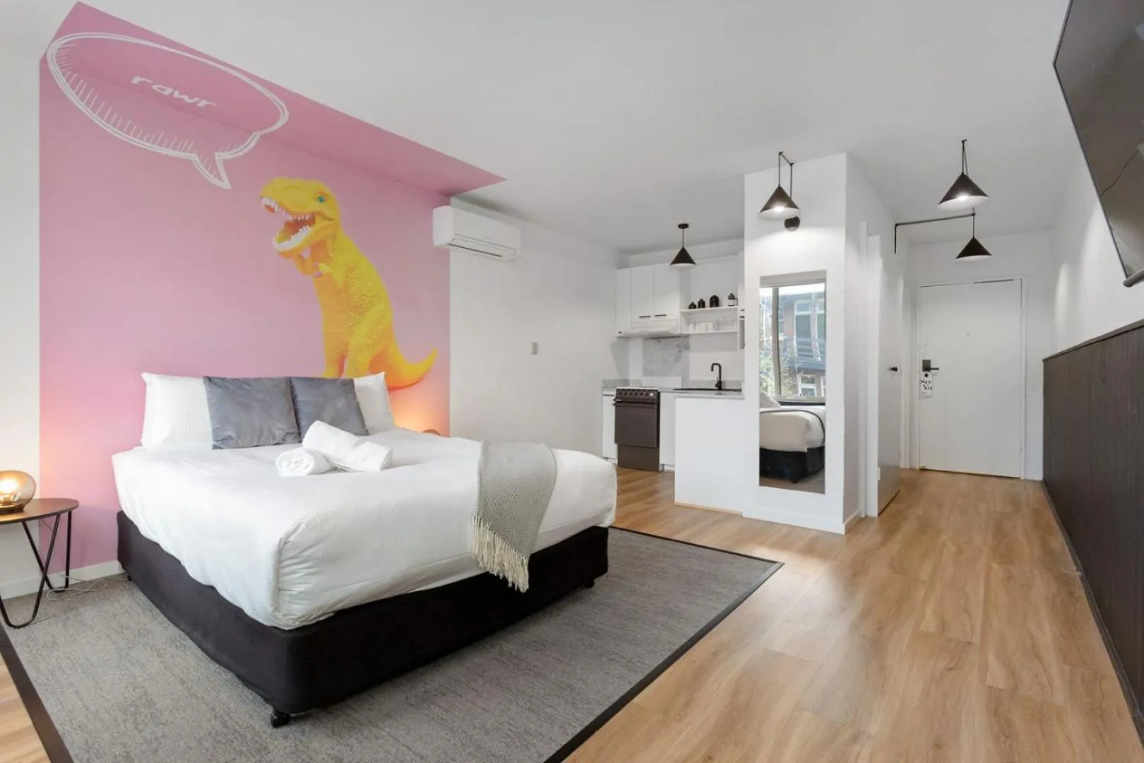 Bed in SoYa on Davis Apartment Hotel