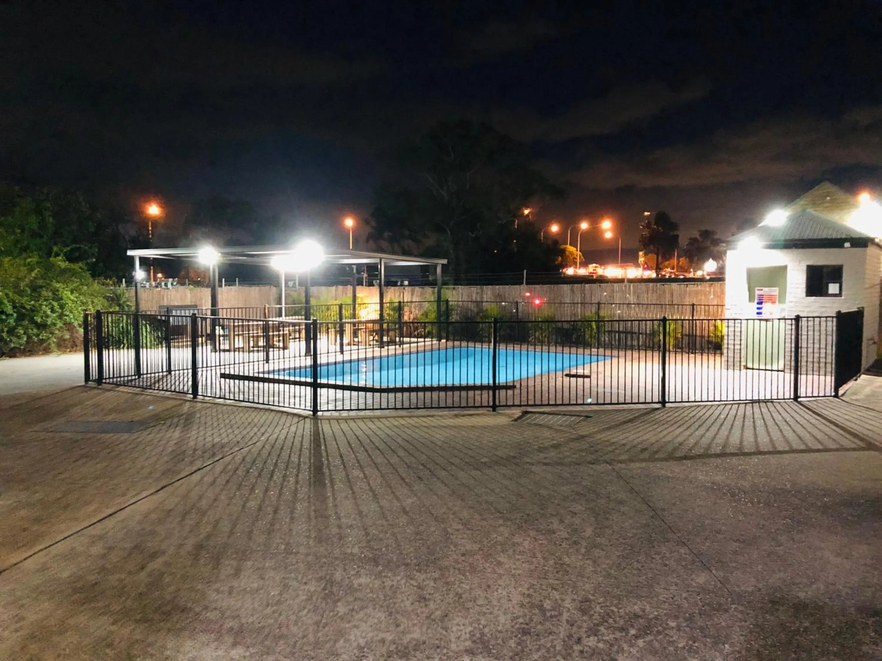 Pool view in Campbelltown Colonial Motor Inn
