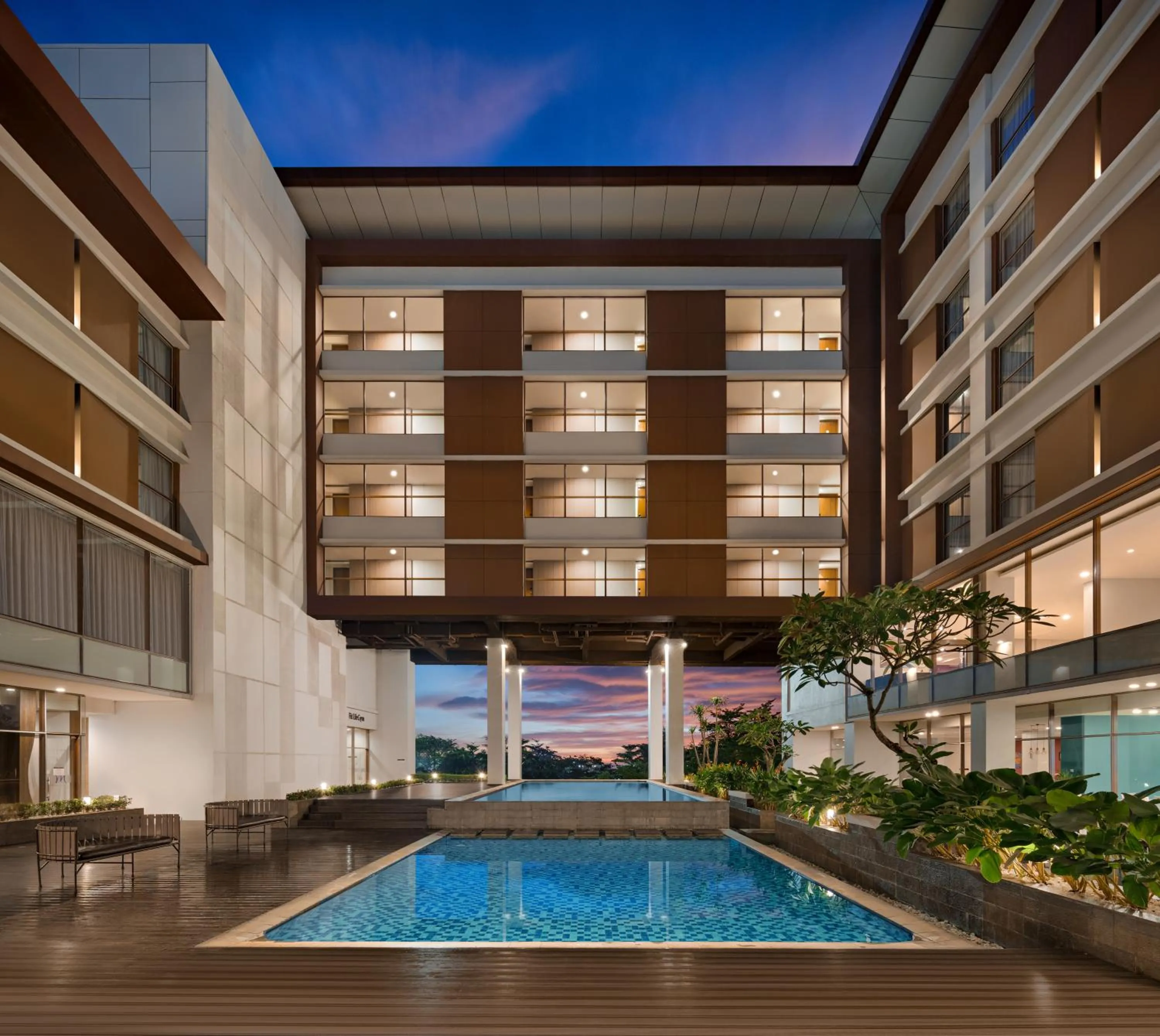 Swimming pool in Mercure Padang