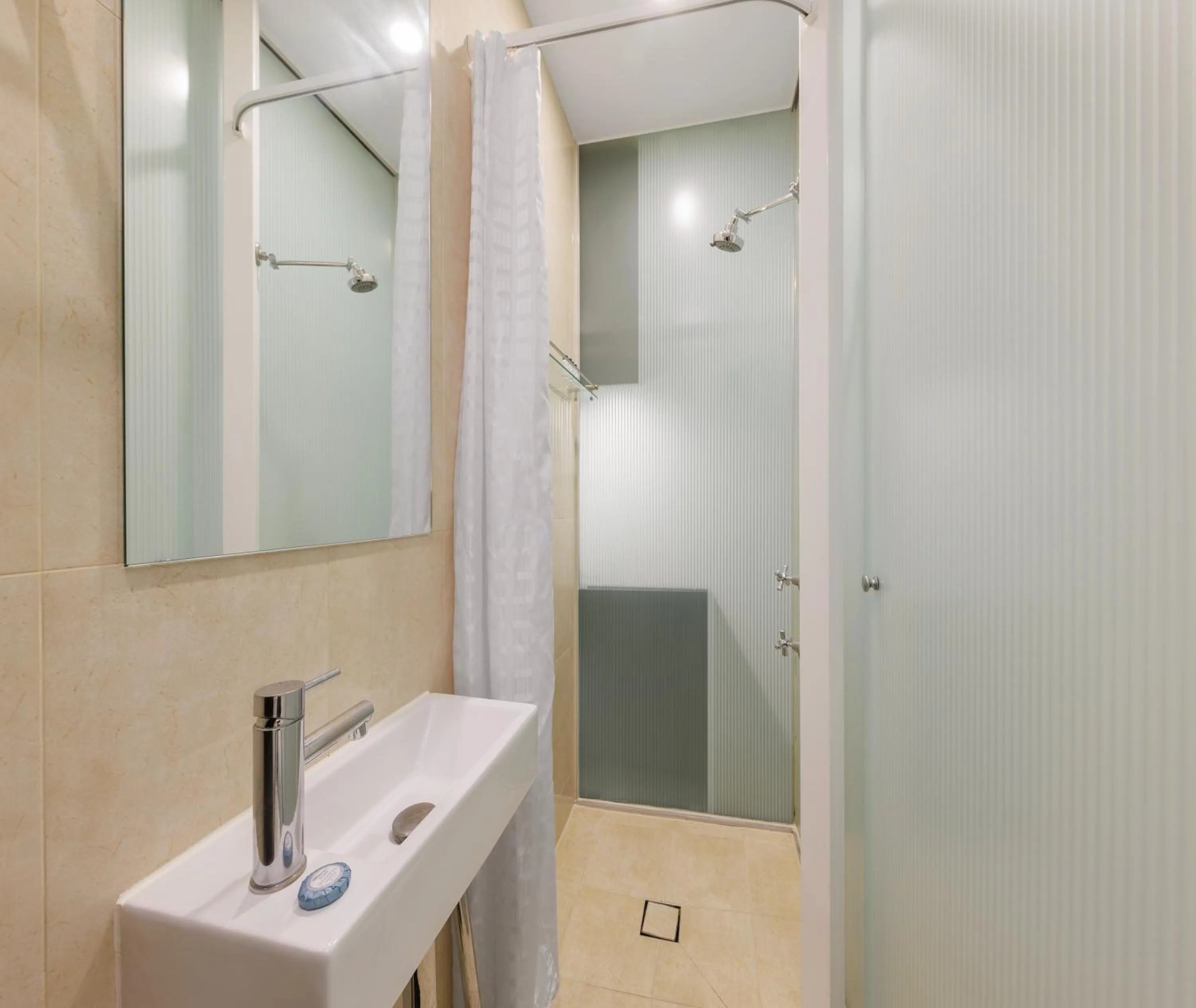 Bathroom in Oaks Melbourne on Collins Suites