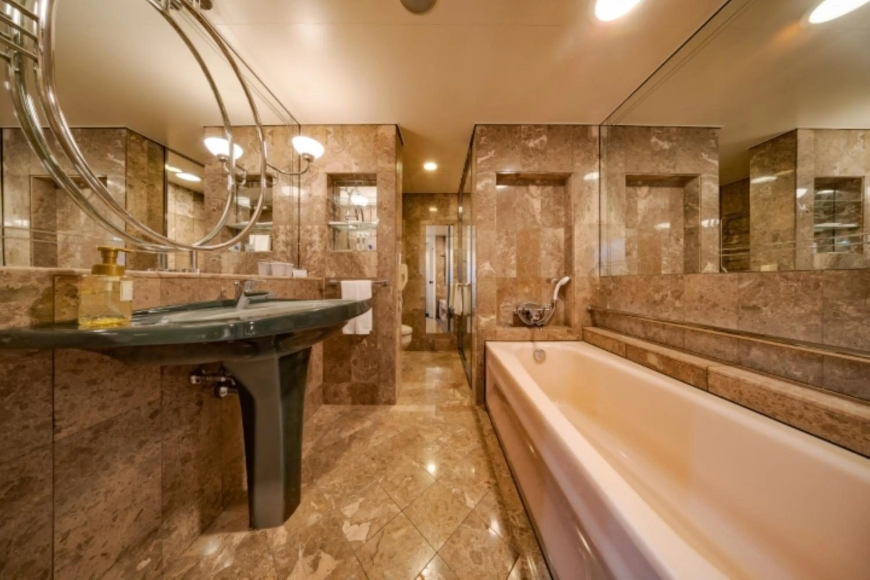 Kurashiki Royal Art Hotel