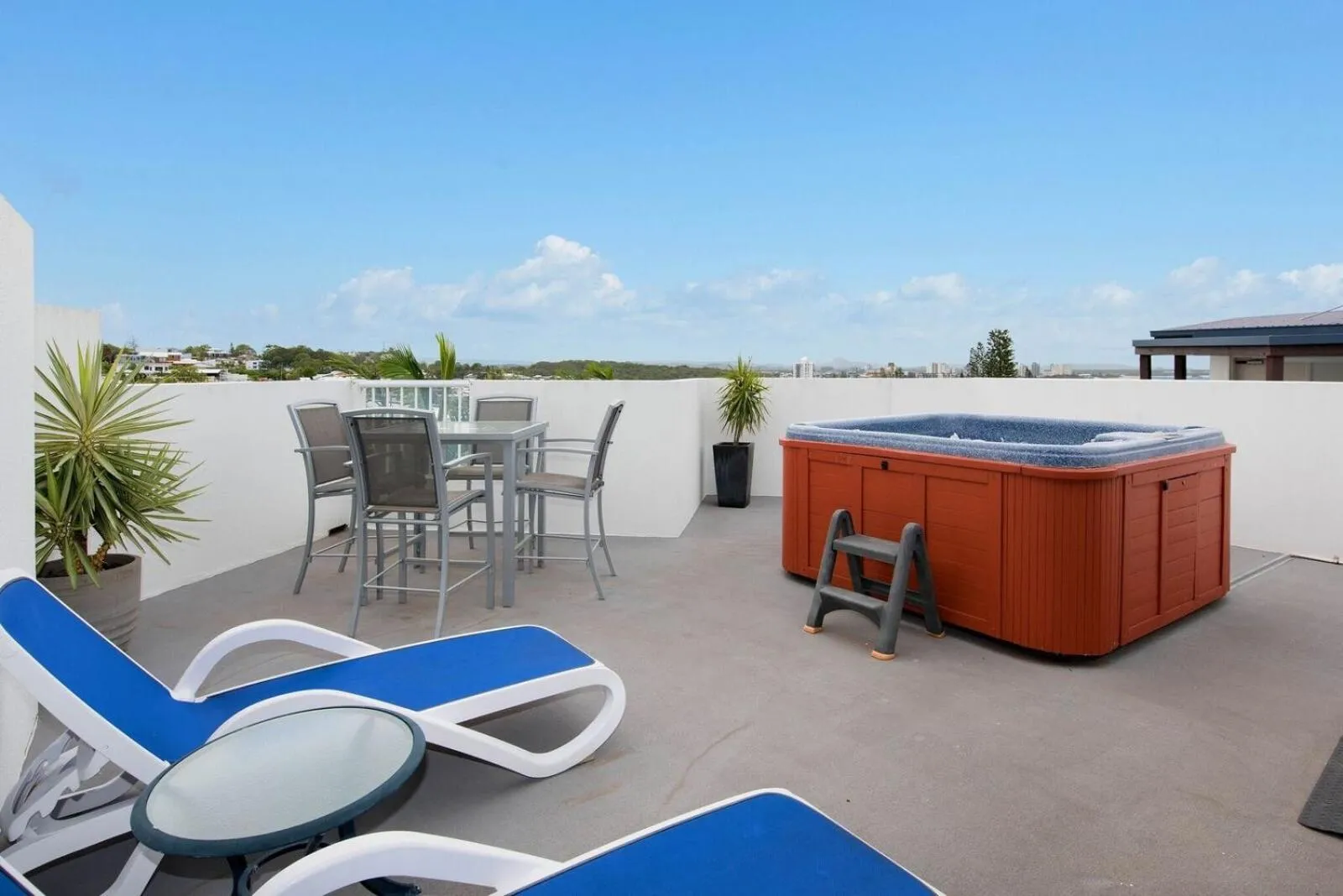 Hot Tub in Ocean Vista On Alex