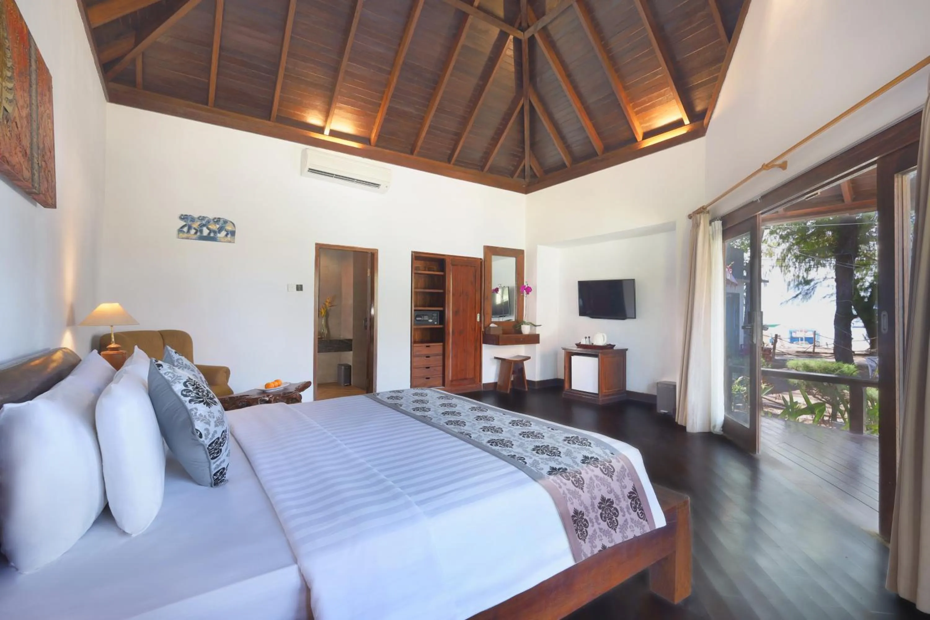 Photo of the whole room, Bed in Royal Regantris Villa Karang