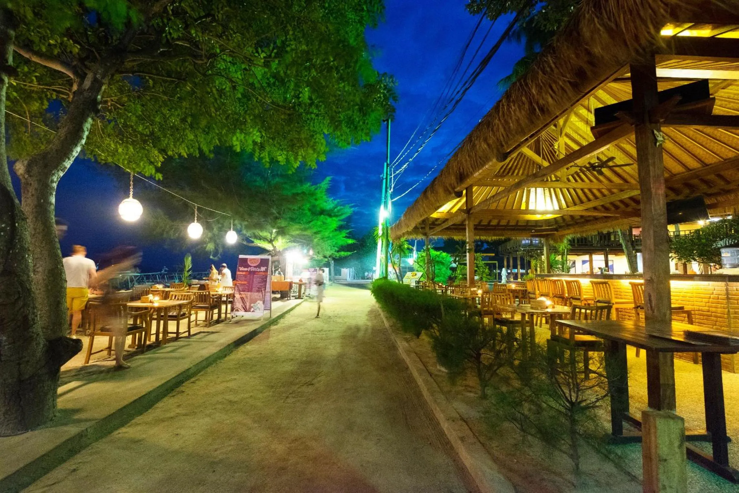 Restaurant/places to eat in Royal Regantris Villa Karang