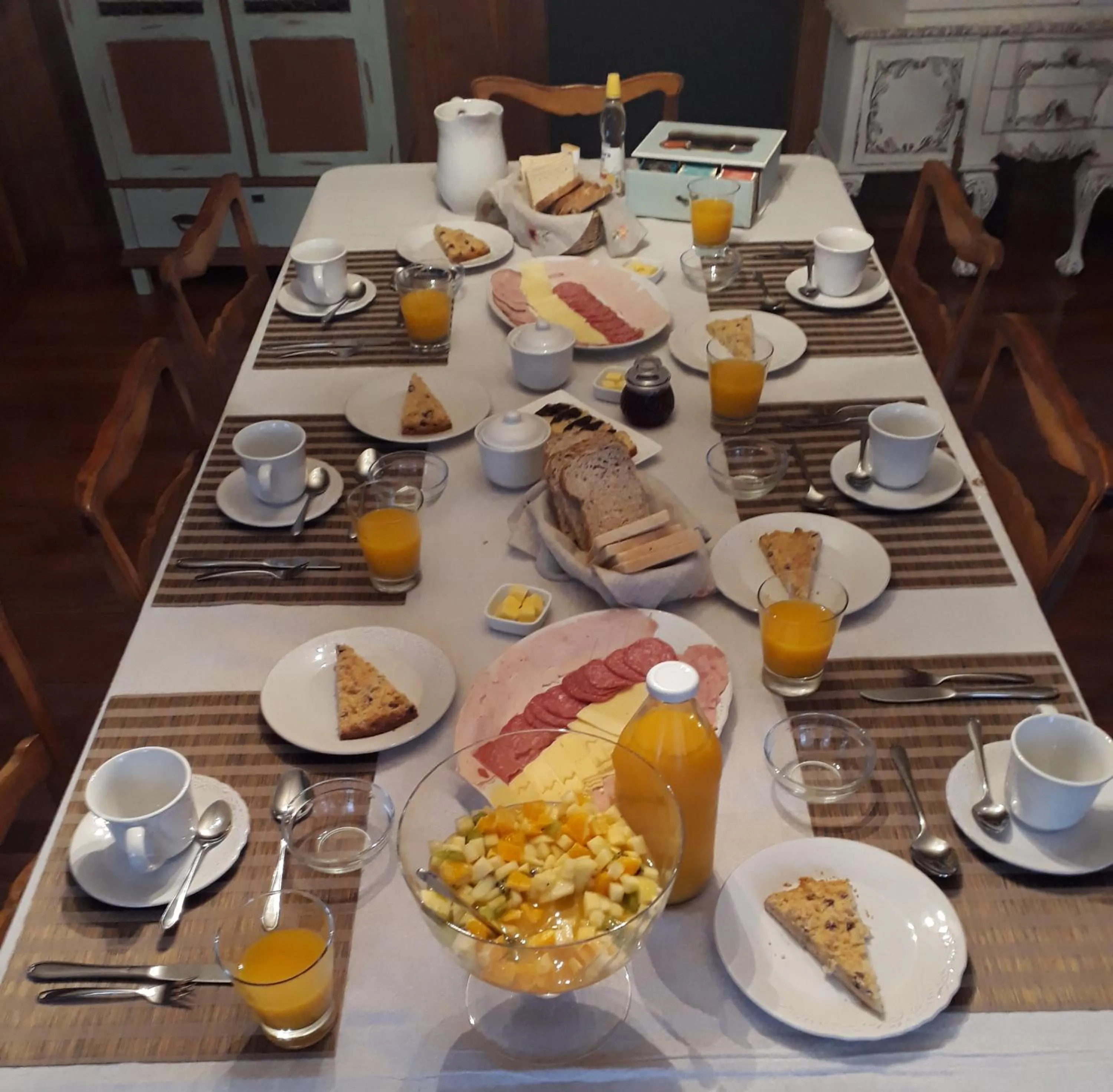 Dining area in Patagonia Route B&B