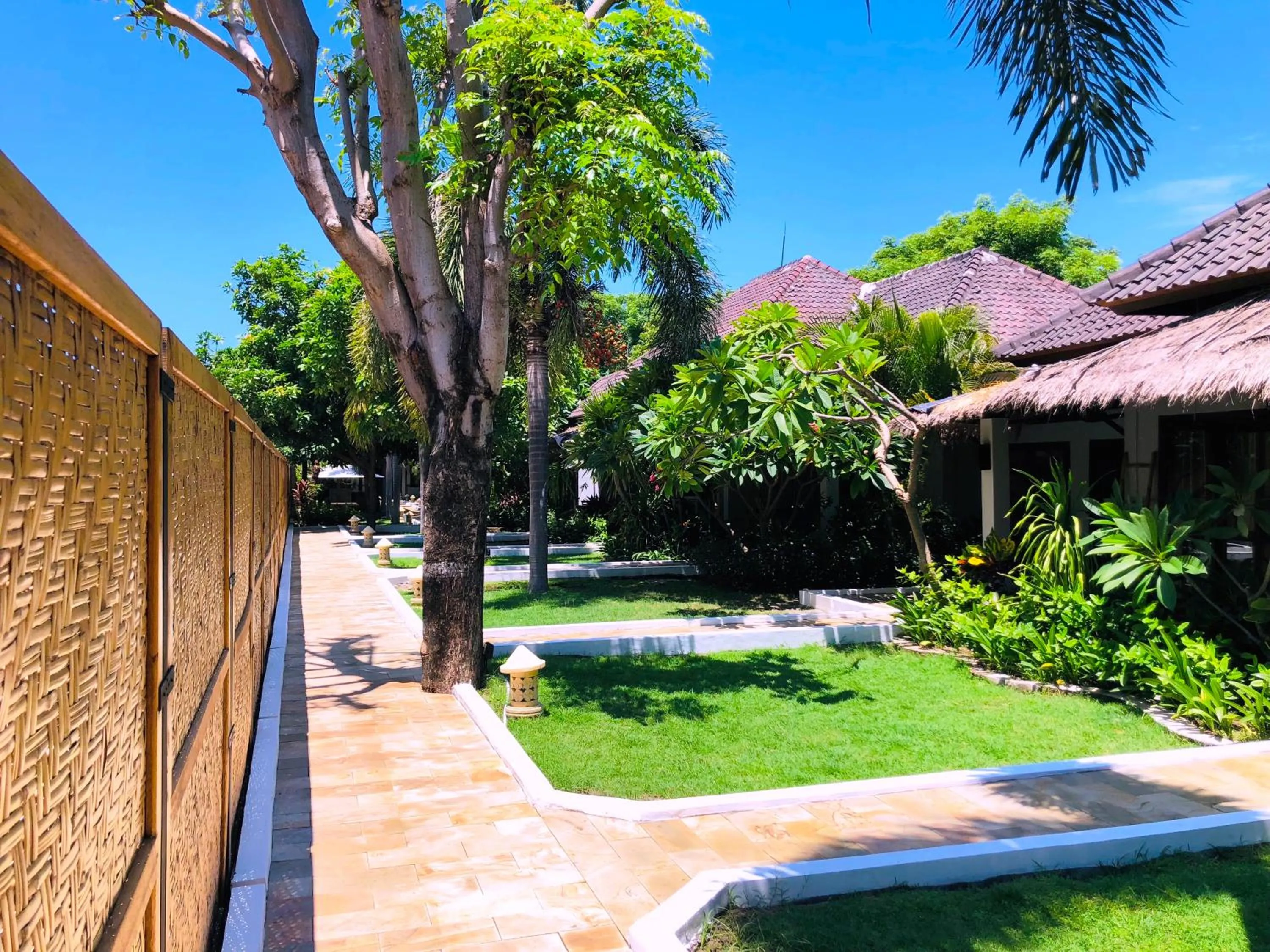 Garden in Samba Villas Beachfront View