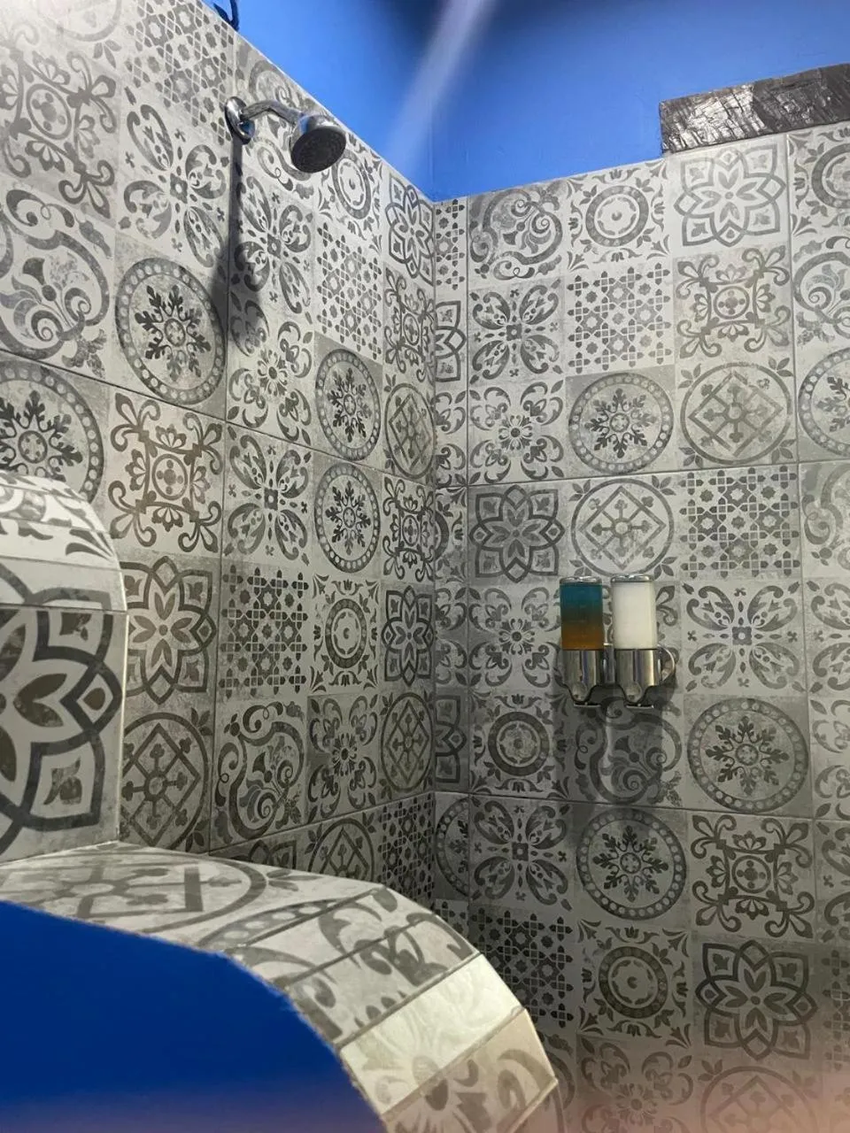 Shower in Casa de Leyendas