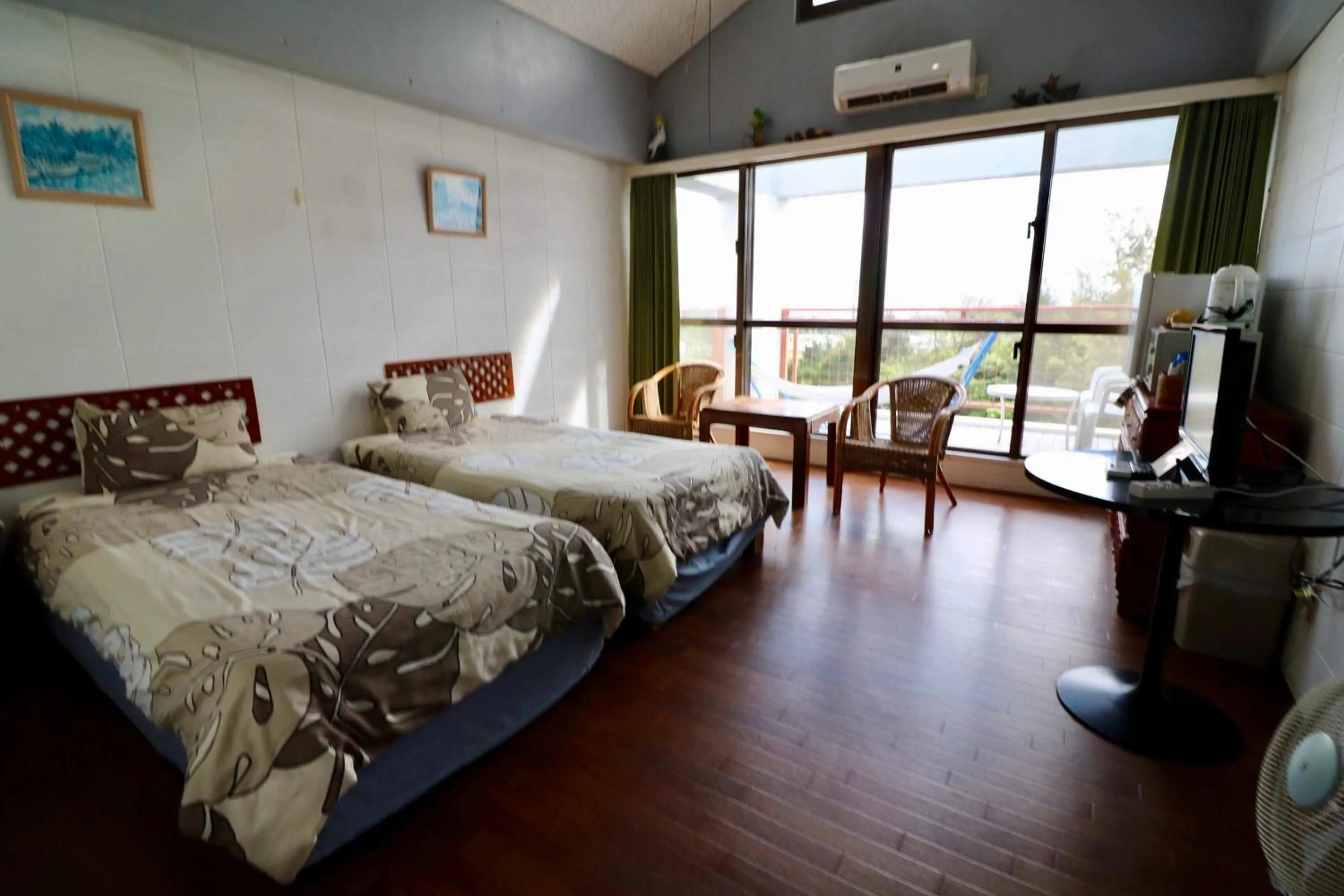 Photo of the whole room, Bed in Surfside Bed & Breakfast