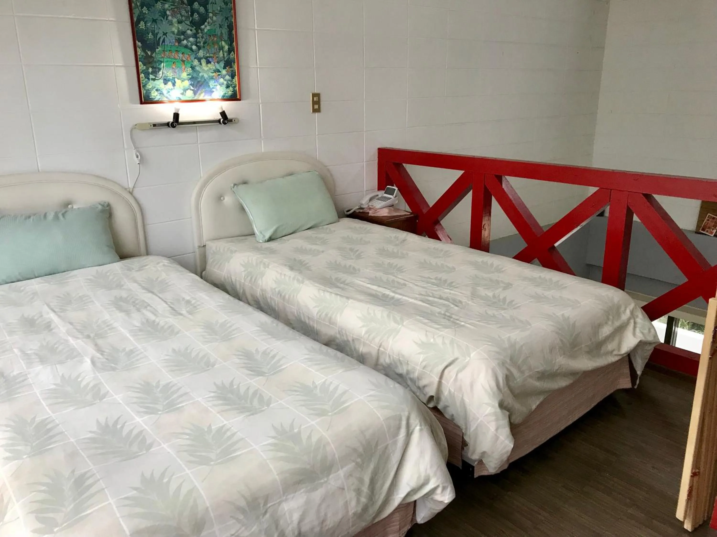 Photo of the whole room, Bed in Surfside Bed & Breakfast