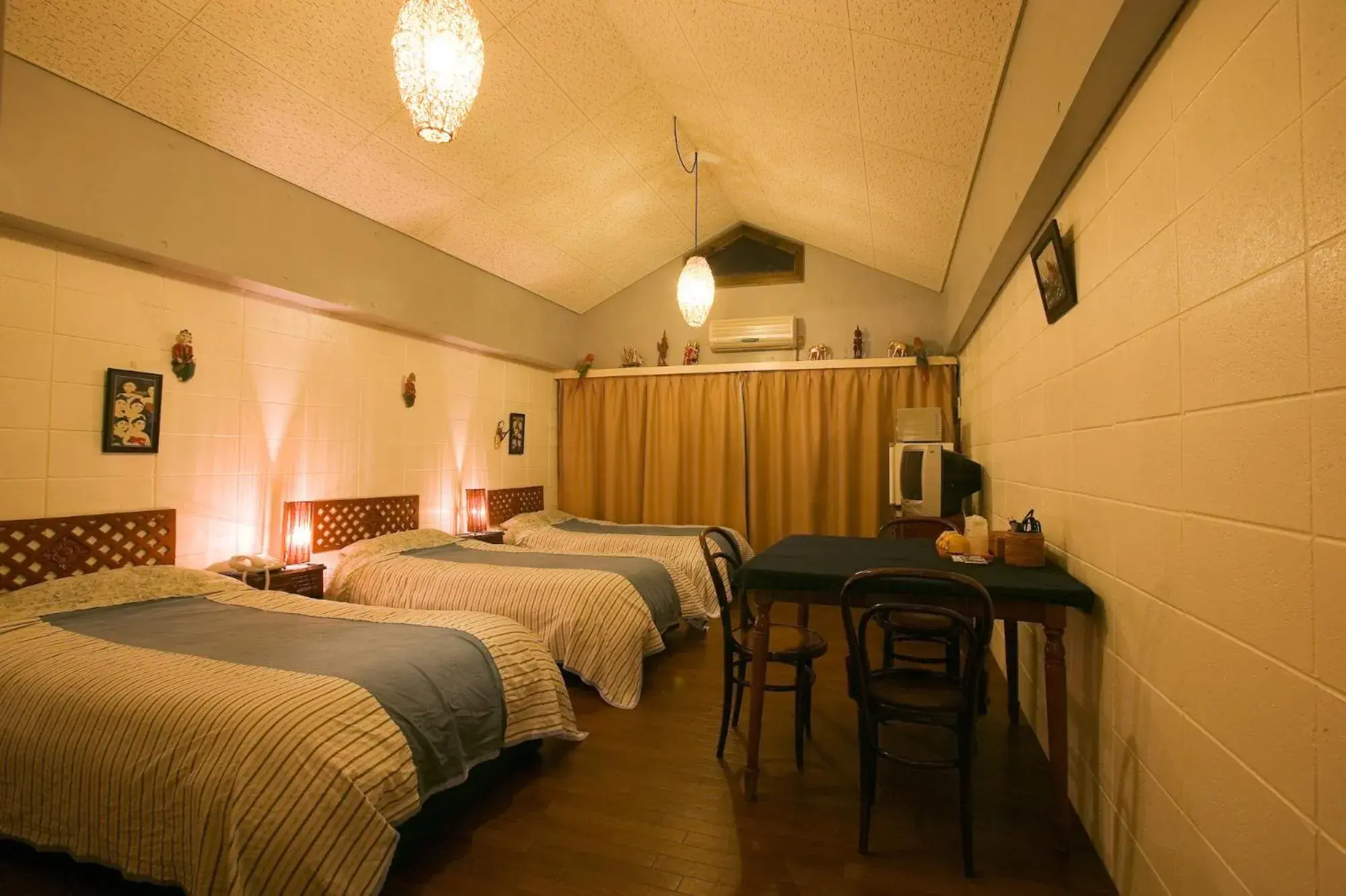 Triple Room in Surfside Bed & Breakfast Triple Room in Surfside Bed & Breakfast