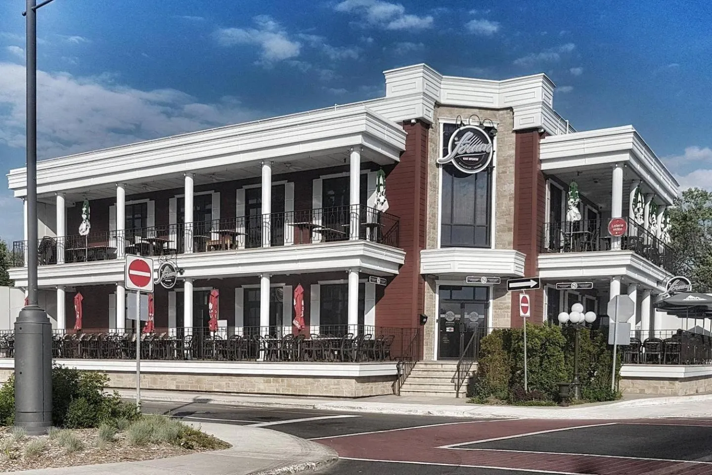 Sweet 2-Bedroom Penthouse Apartment by Amazing Property Rentals